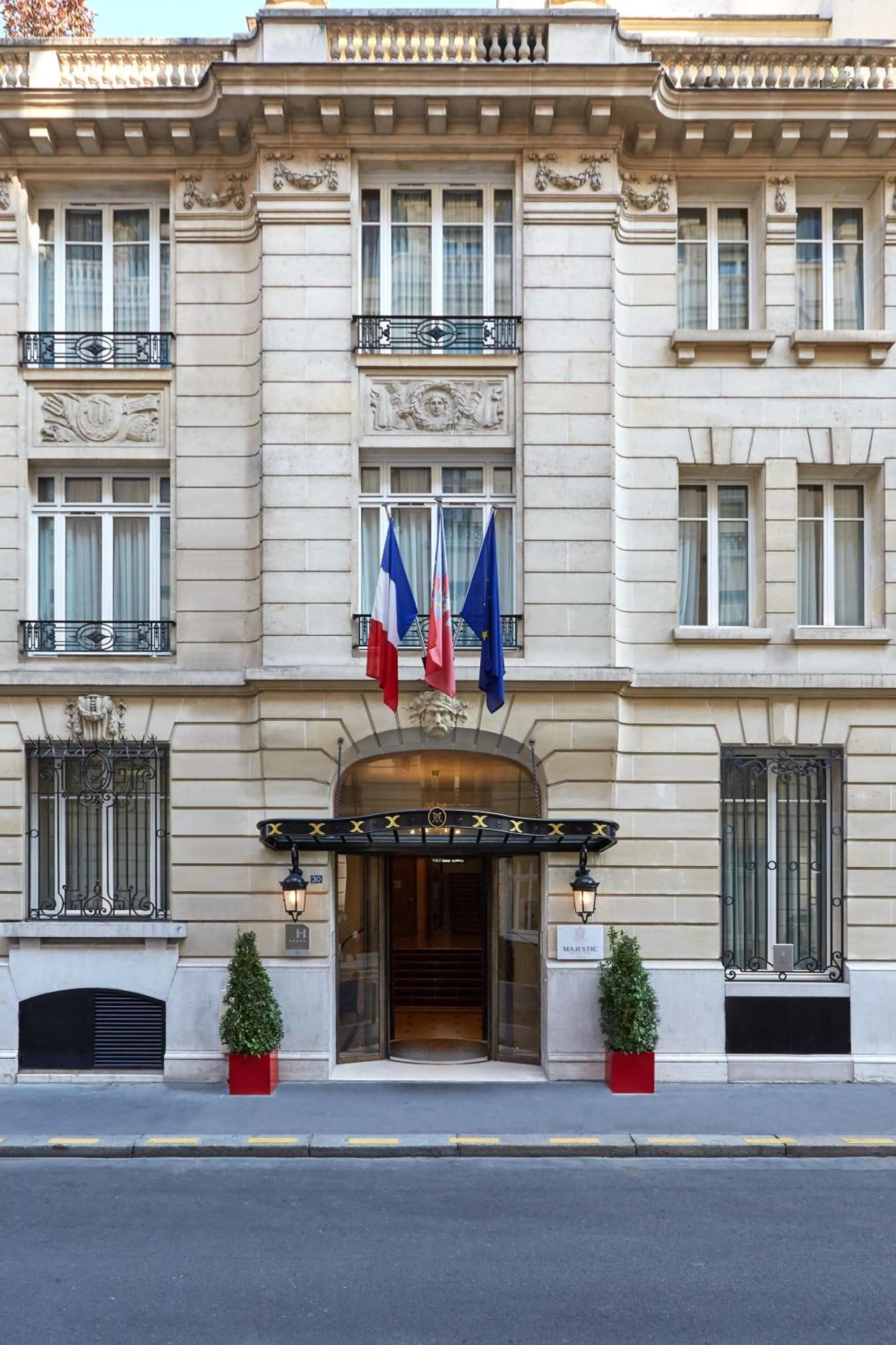 Property building in Majestic Apartments Champs Elysées