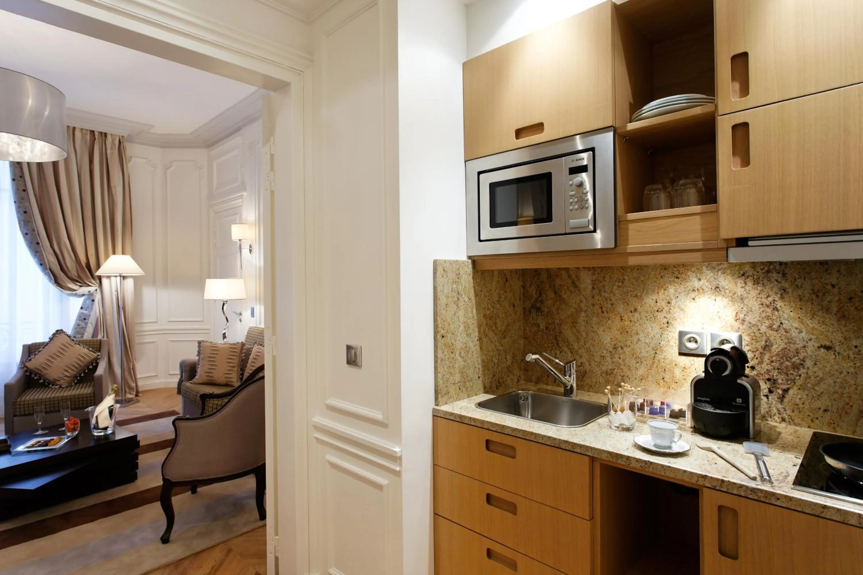 Kitchen or kitchenette in Majestic Apartments Champs Elysées