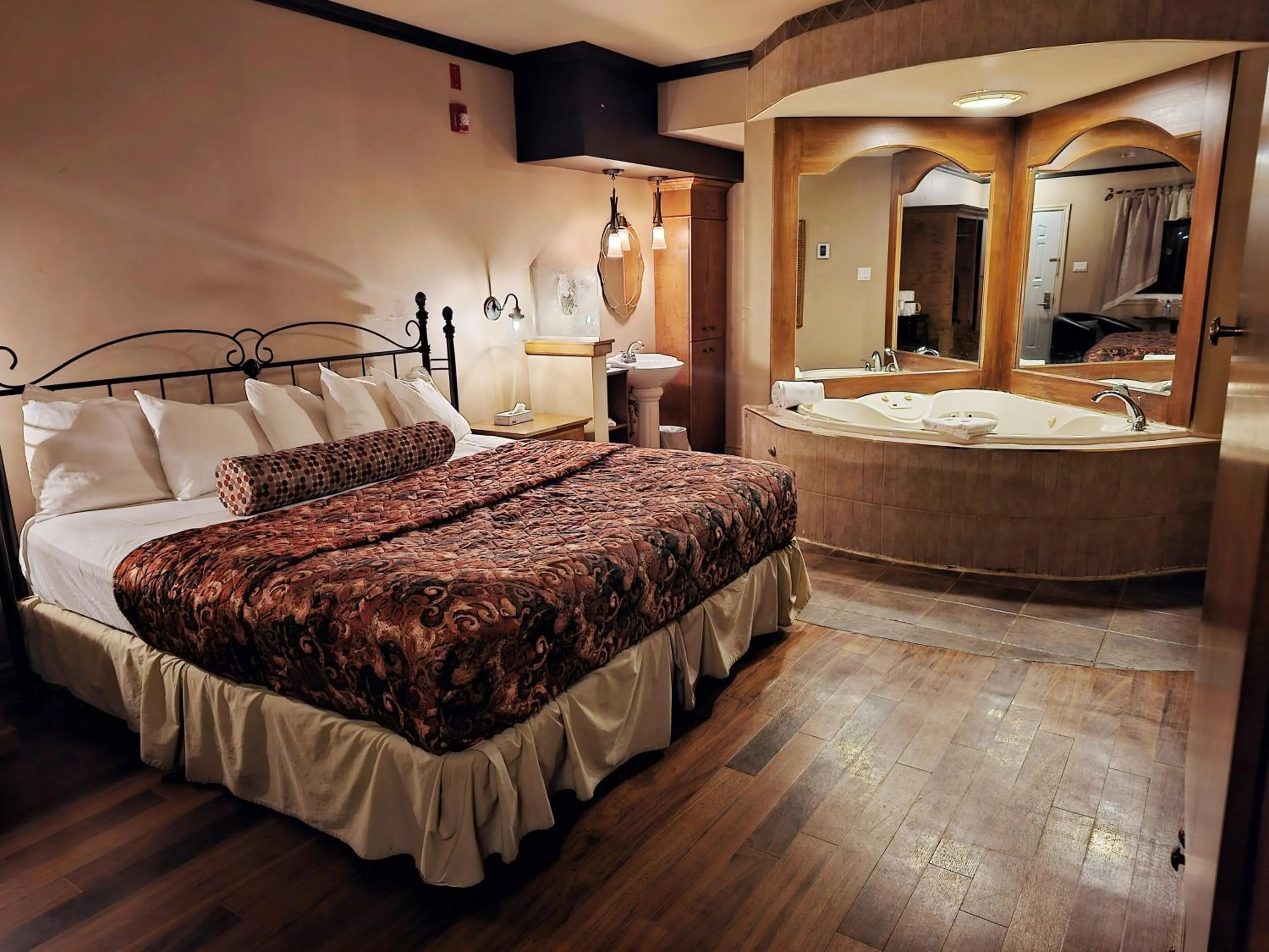 Bed in Hotel-Motel Drummond