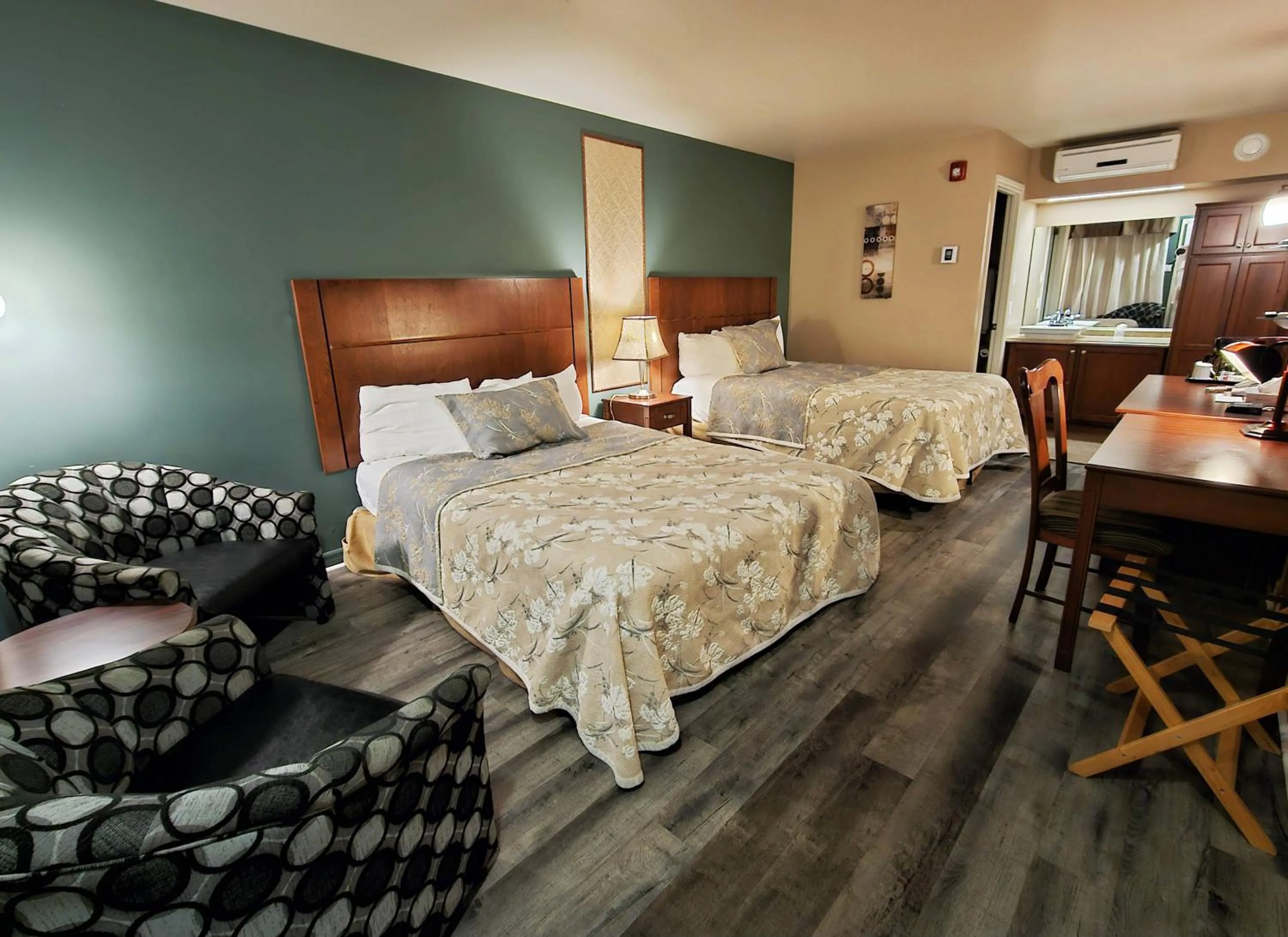 Bed in Hotel-Motel Drummond