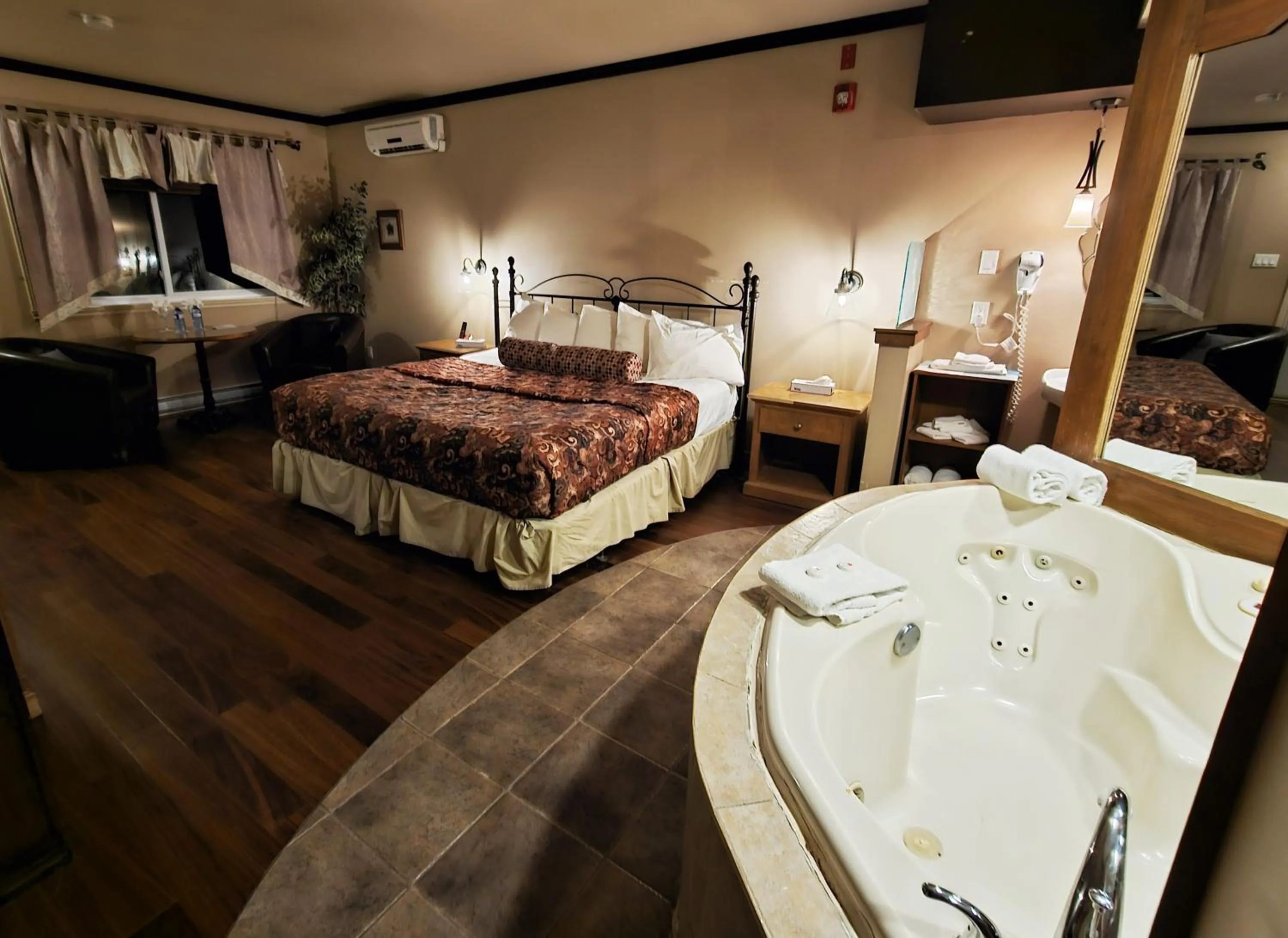 Bed in Hotel-Motel Drummond