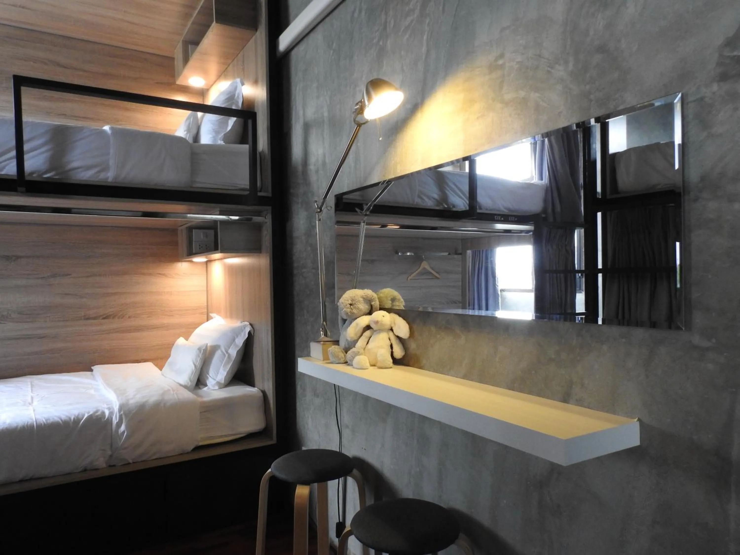 Bed in To Bed Poshtel