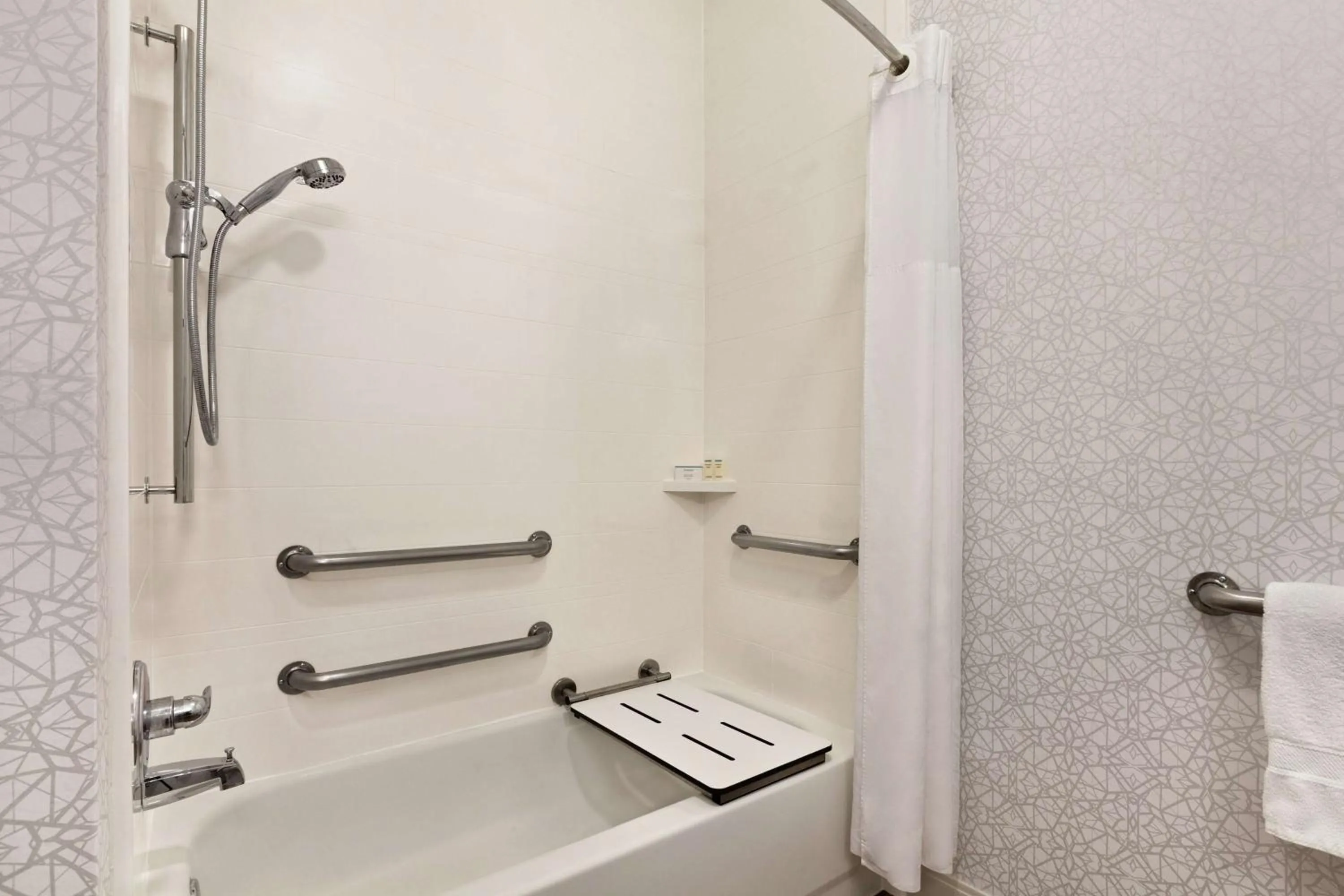 Bathroom in Hampton Inn Tracy