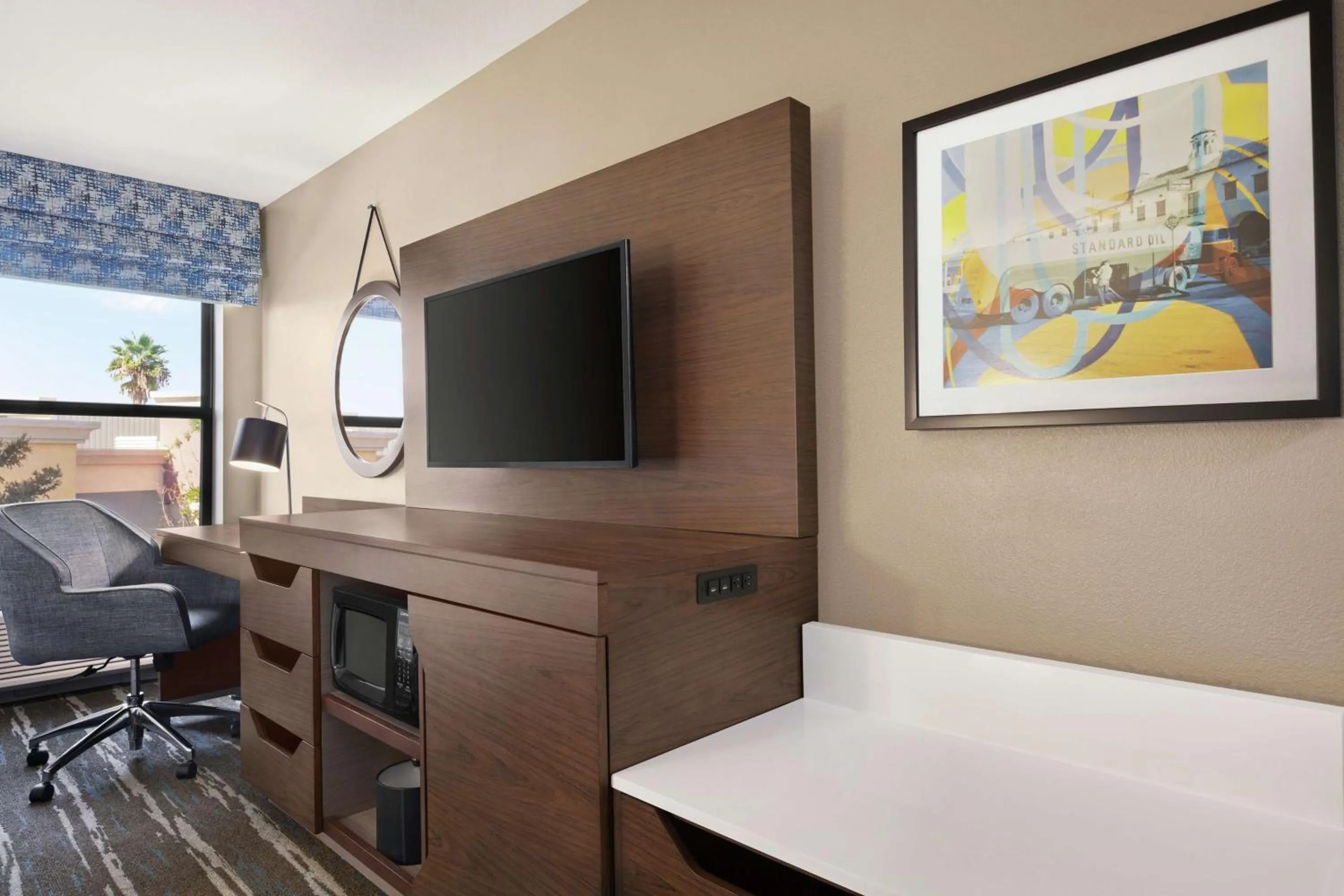 Bedroom in Hampton Inn Tracy