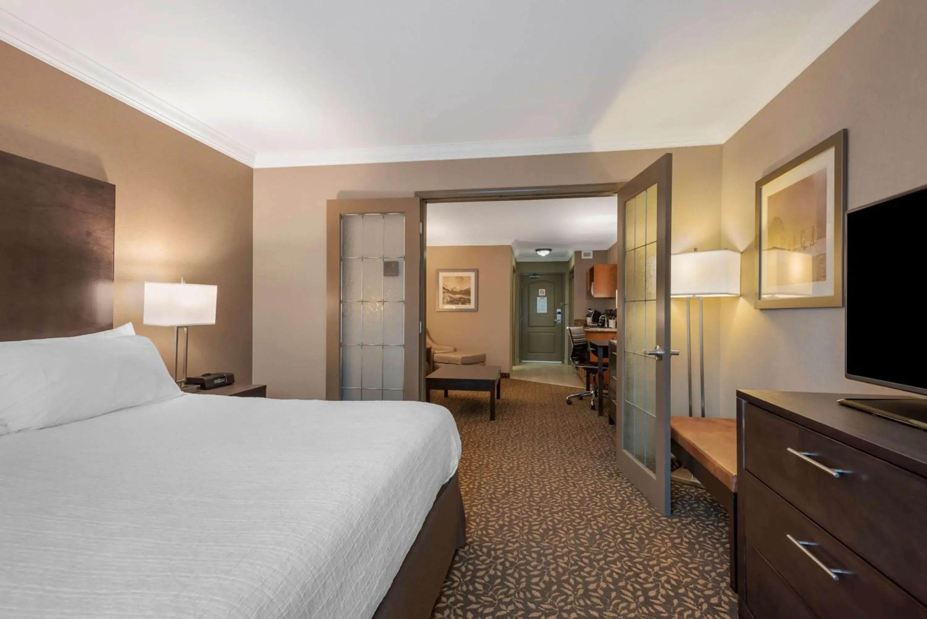 King Suite with Sofa Bed - Non-Smoking in Best Western Plus Fernie Mountain Lodge King Suite with Sofa Bed - Non-Smoking in Best Western Plus Fernie Mountain Lodge