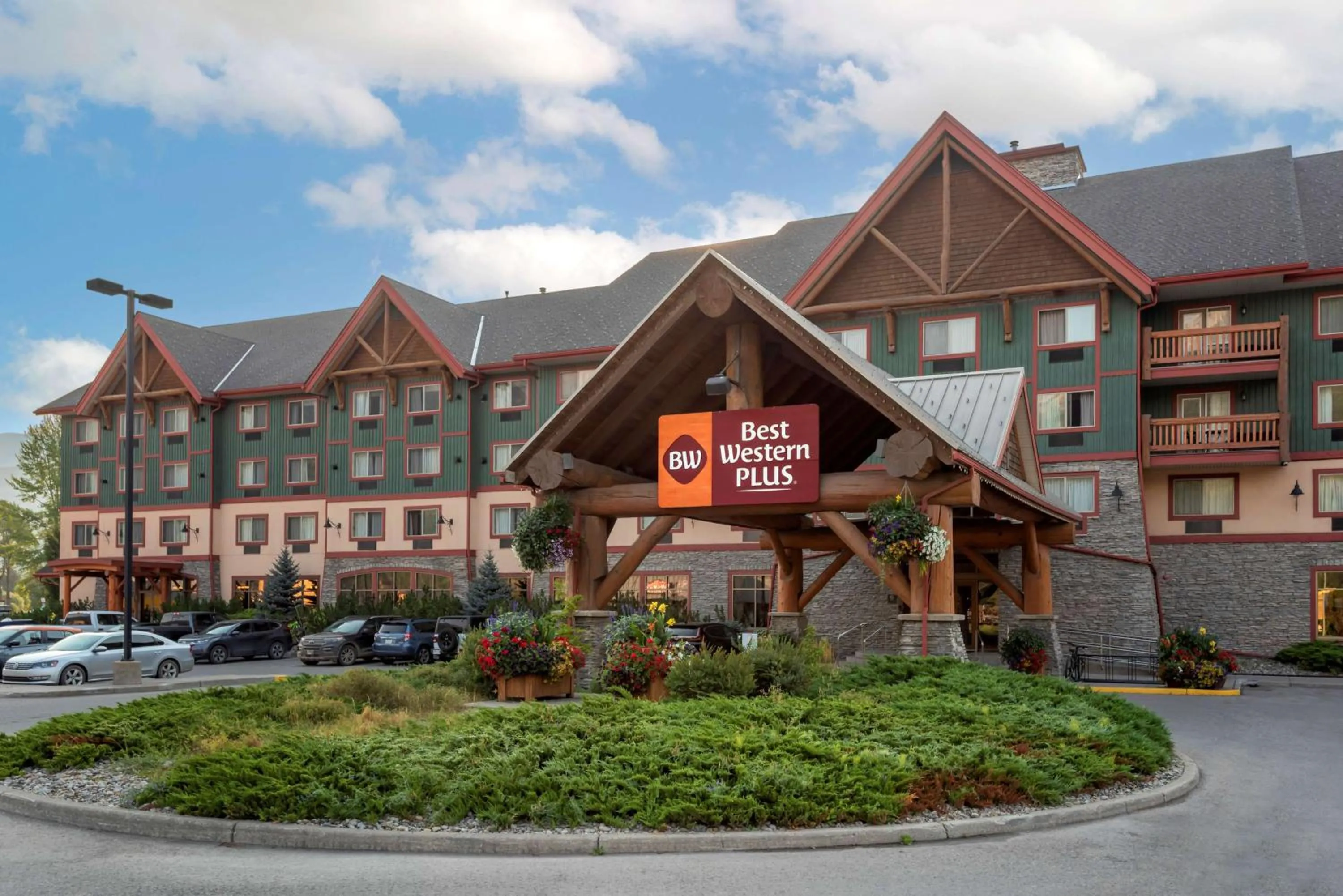 Property building in Best Western Plus Fernie Mountain Lodge