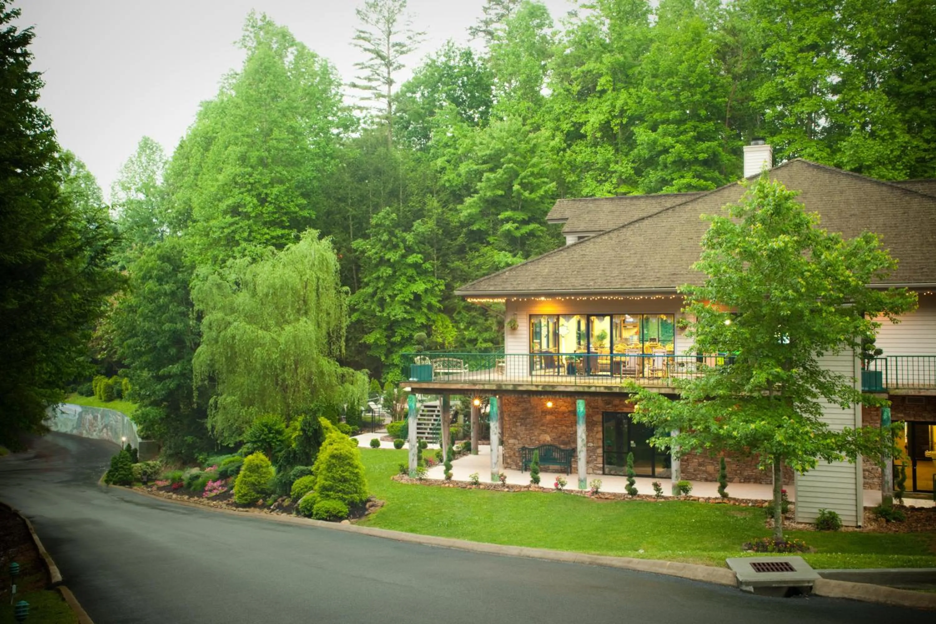 Property building in Hilton Vacation Club MountainLoft Gatlinburg