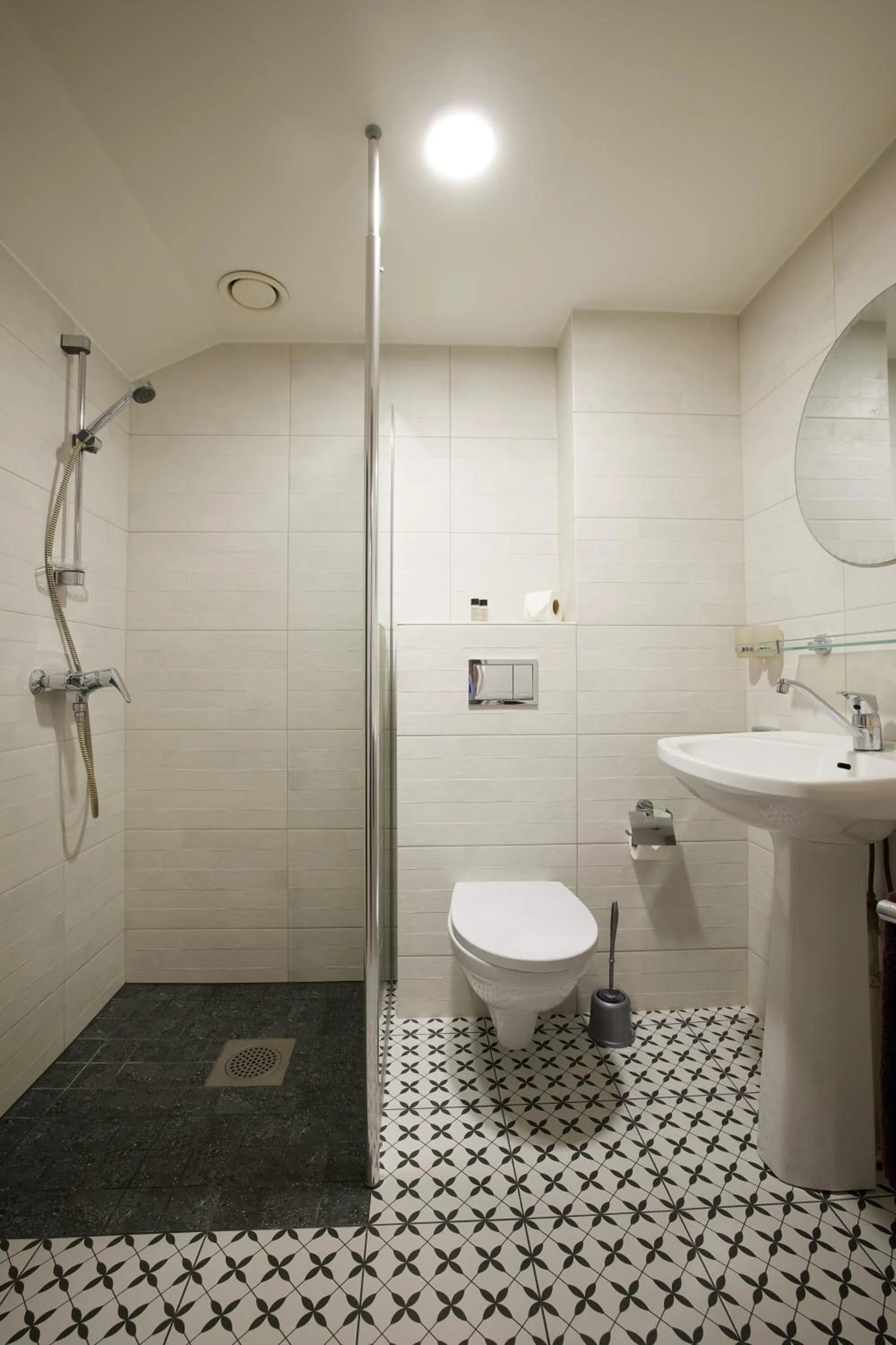 Shower in Hotell Wesenbergh
