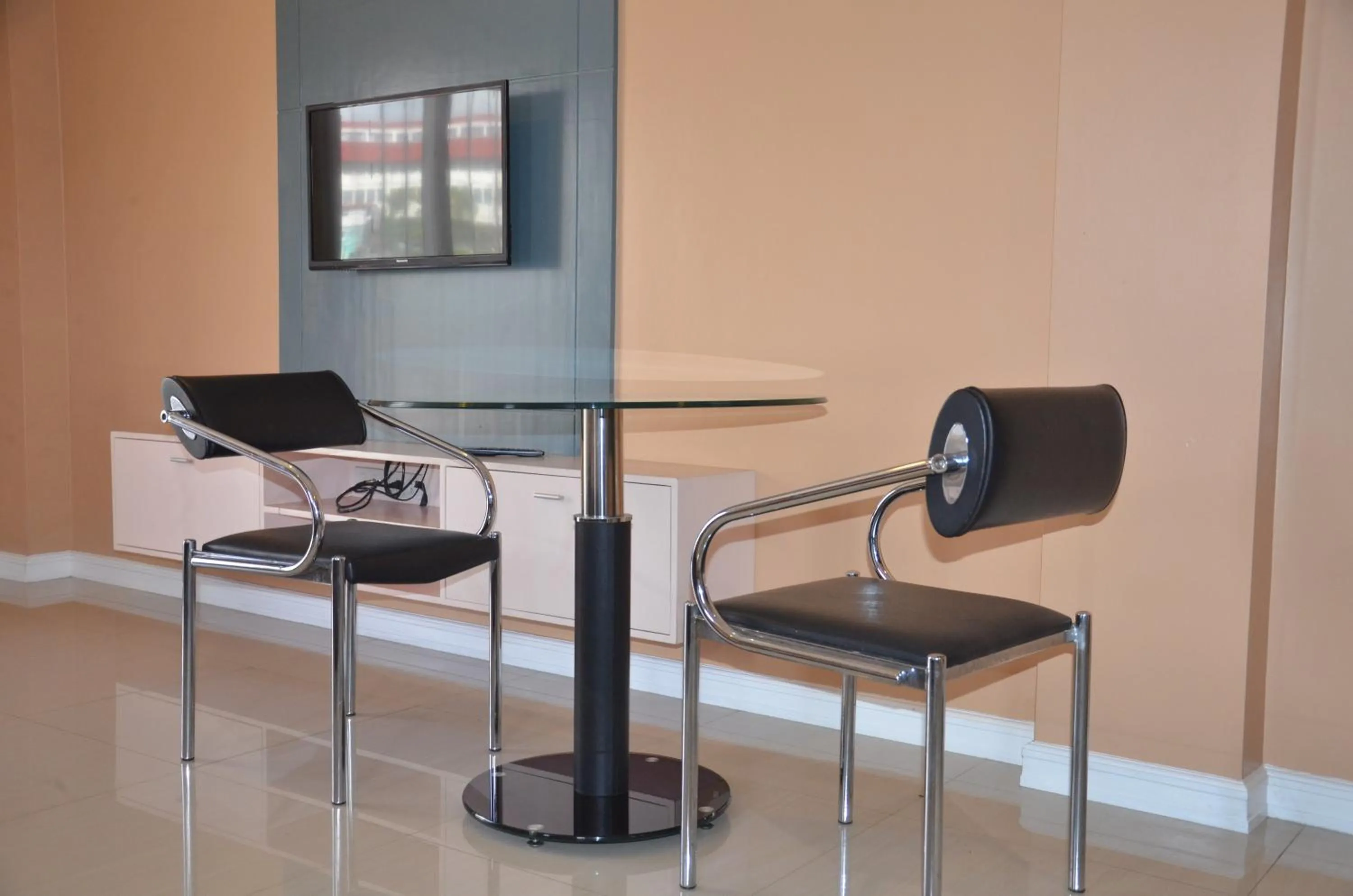 TV and multimedia in RL Veranda Suite