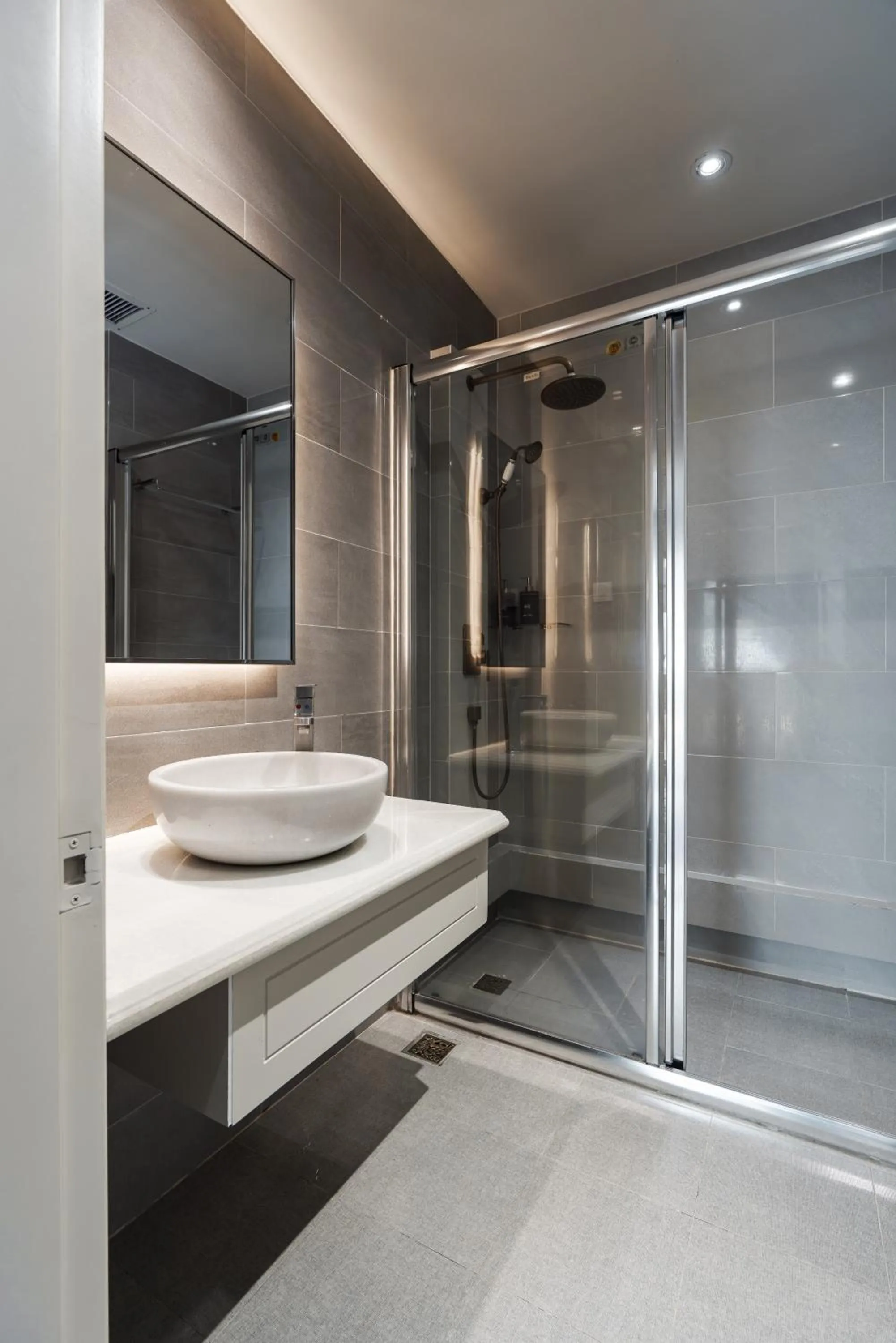 Shower in Me Gustas Central Hotel