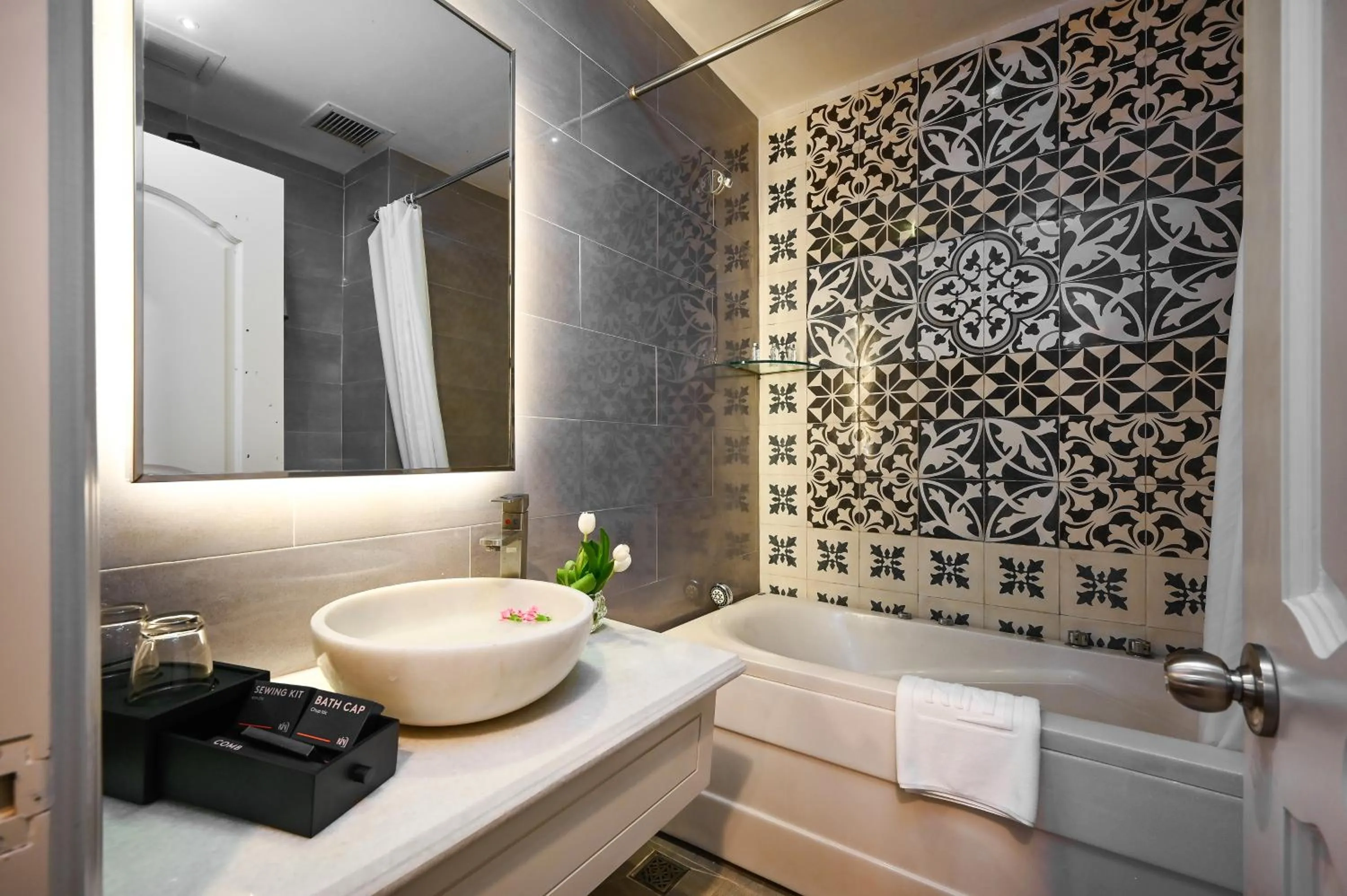 Bathroom in Me Gustas Central Hotel