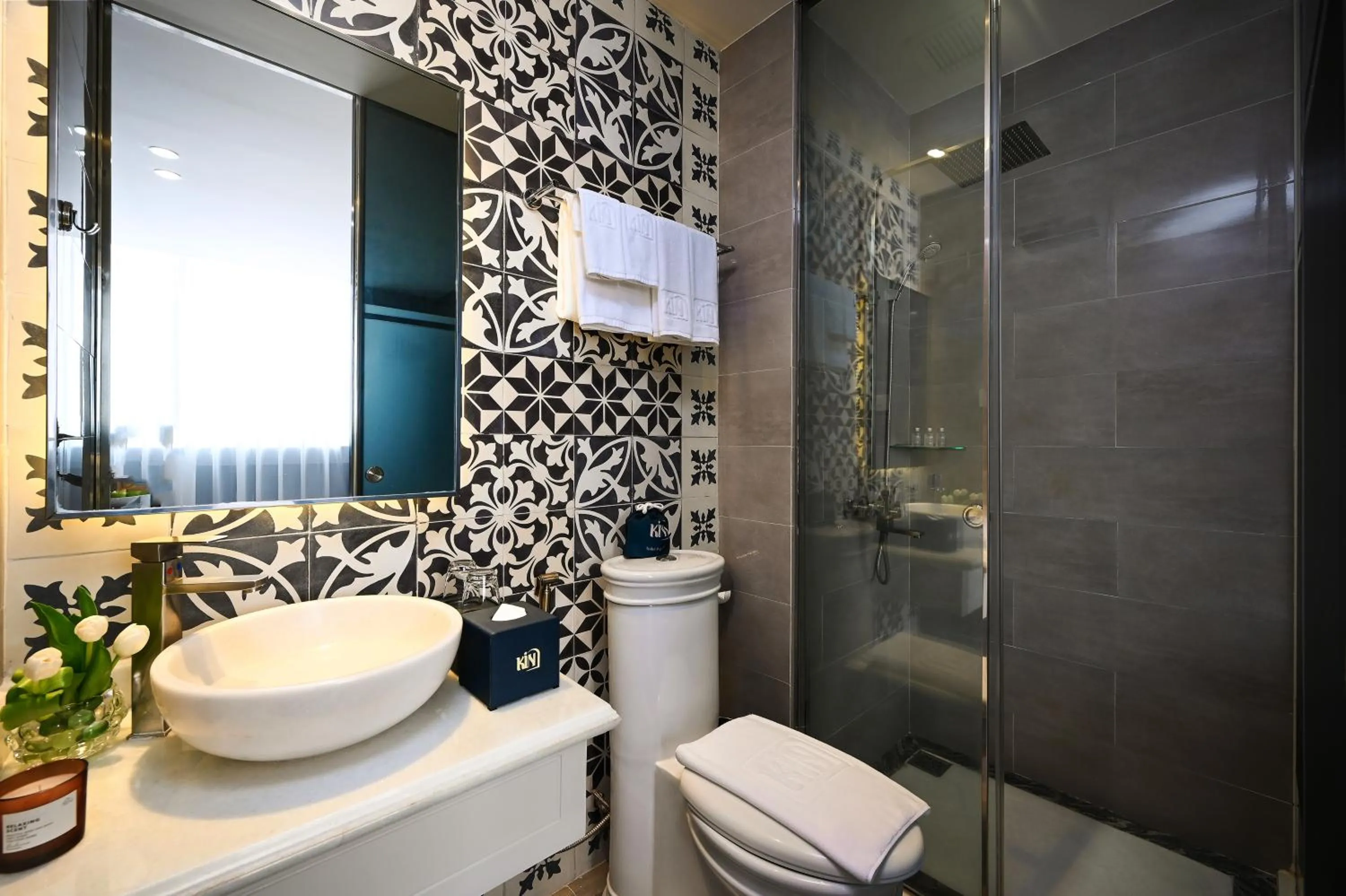 Shower in Me Gustas Central Hotel