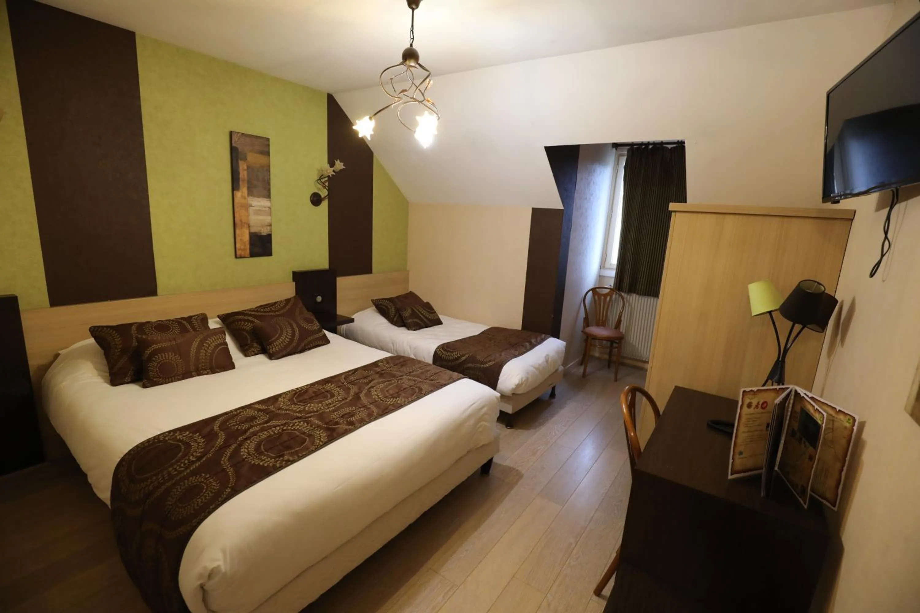 Photo of the whole room, Bed in Logis Le Bourguignon