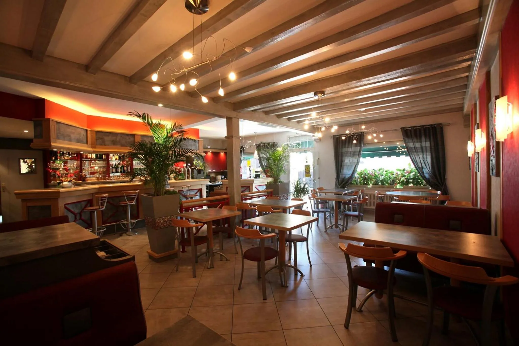 Restaurant/places to eat in Logis Le Bourguignon