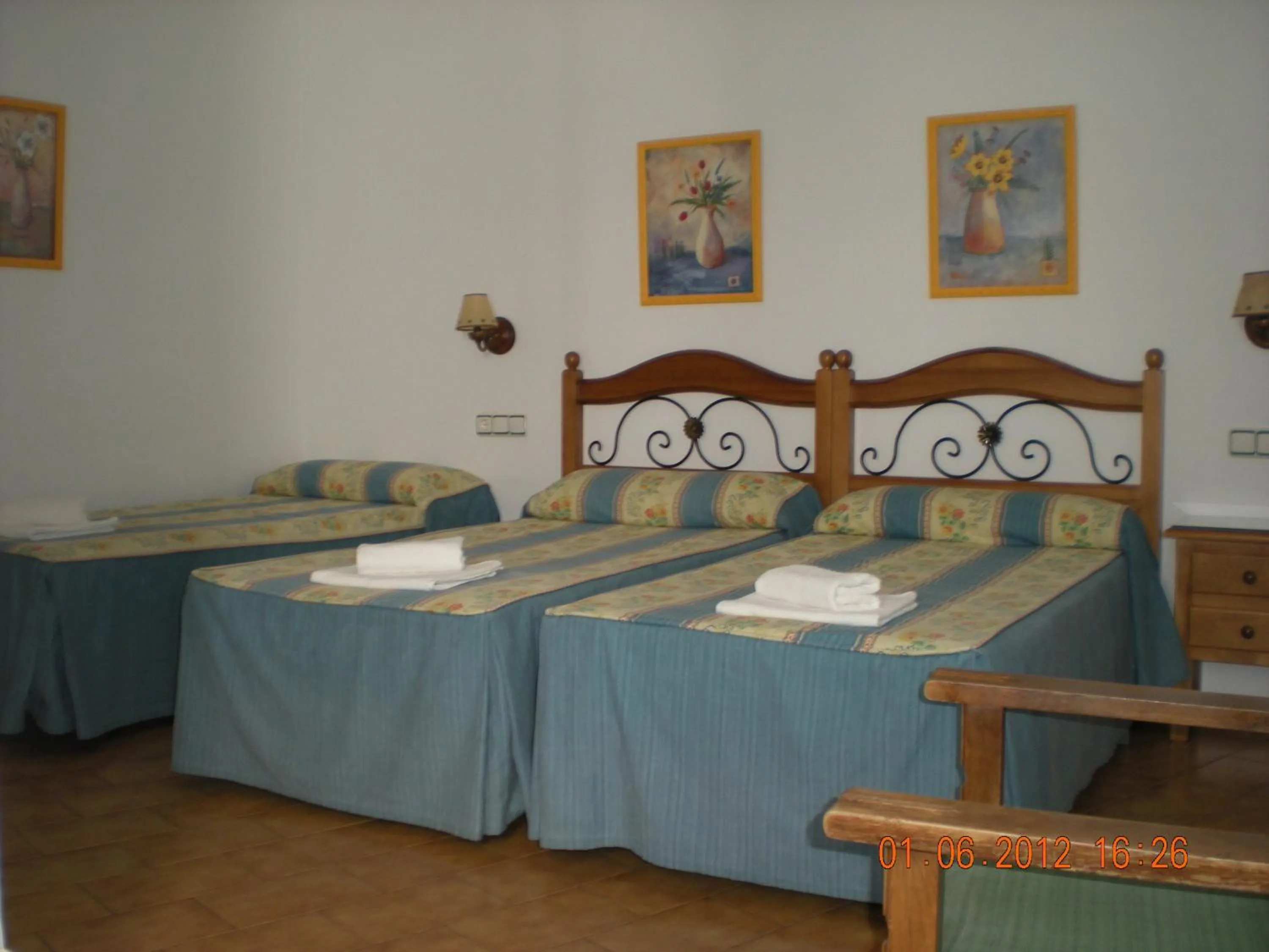 Photo of the whole room, Bed in Apartamentos Casanova