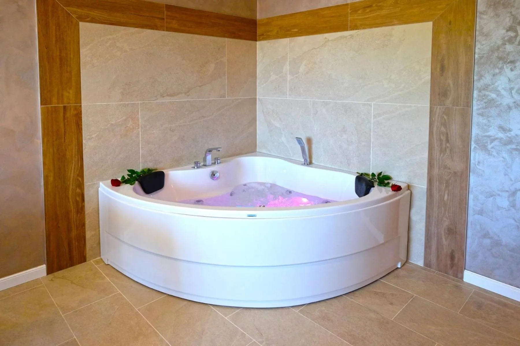 Paradise Hotel & Relax Center