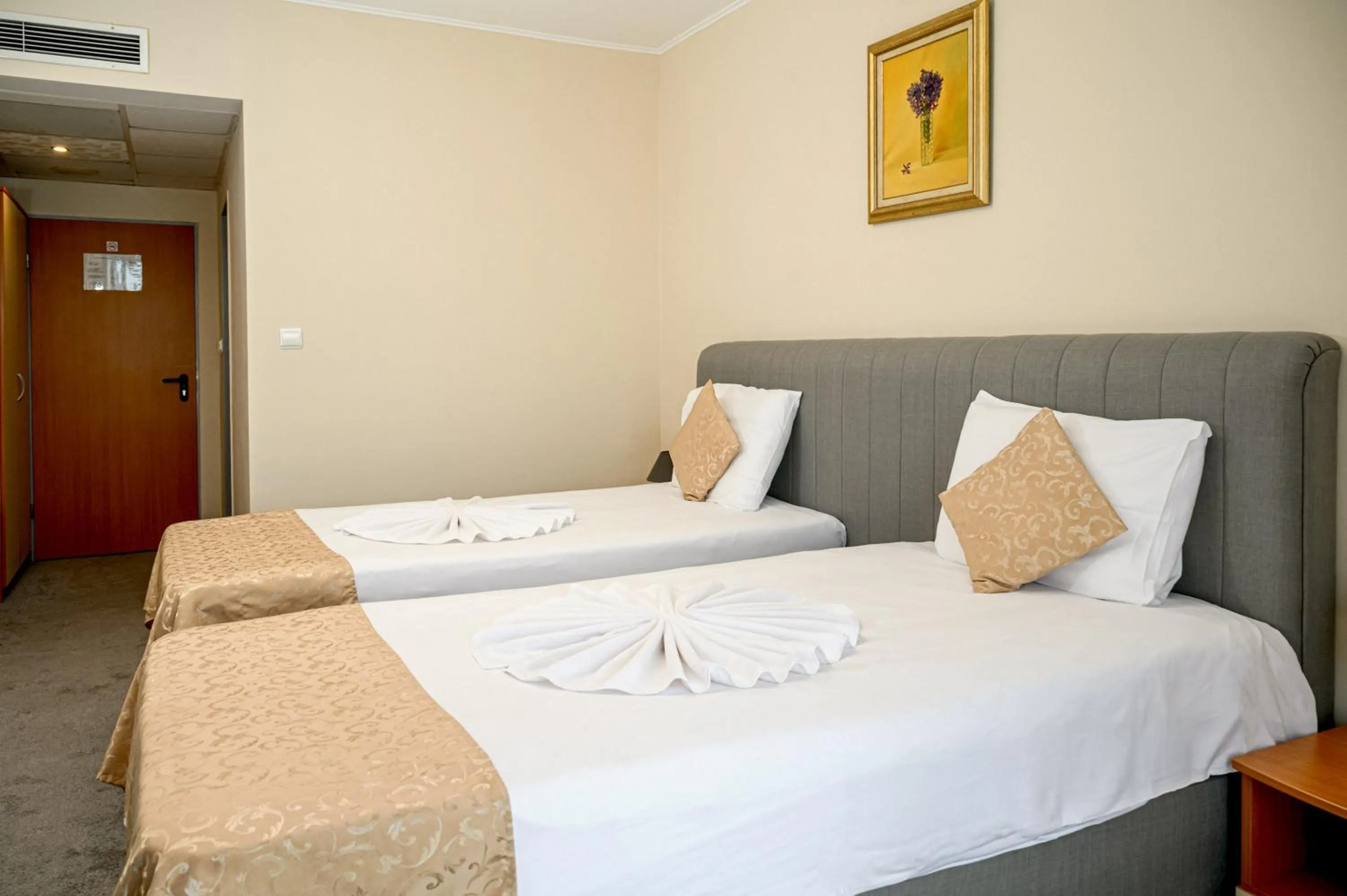 Bed in Paradise Hotel & Relax Center