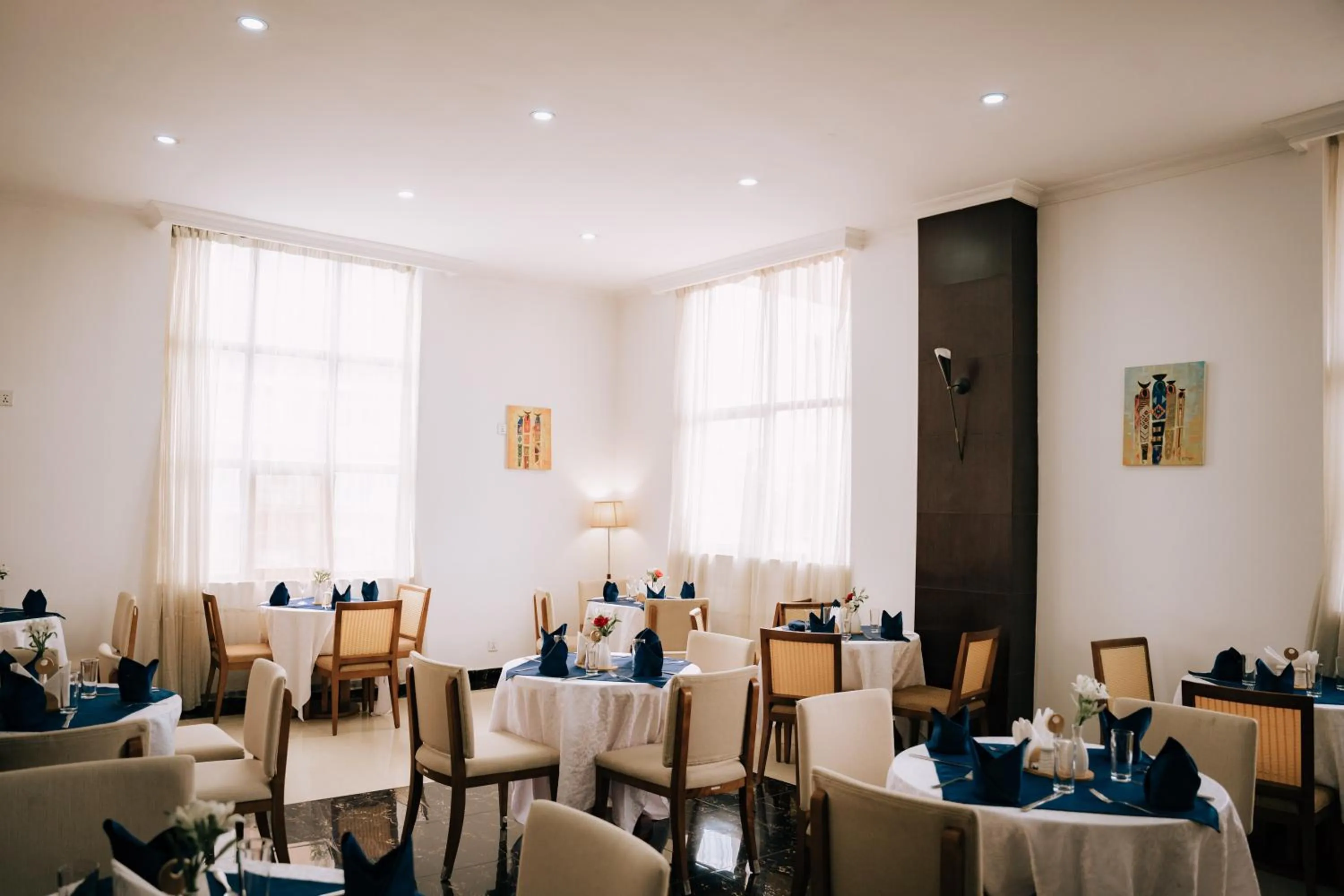 Restaurant/places to eat in Tolip Olympia Hotel