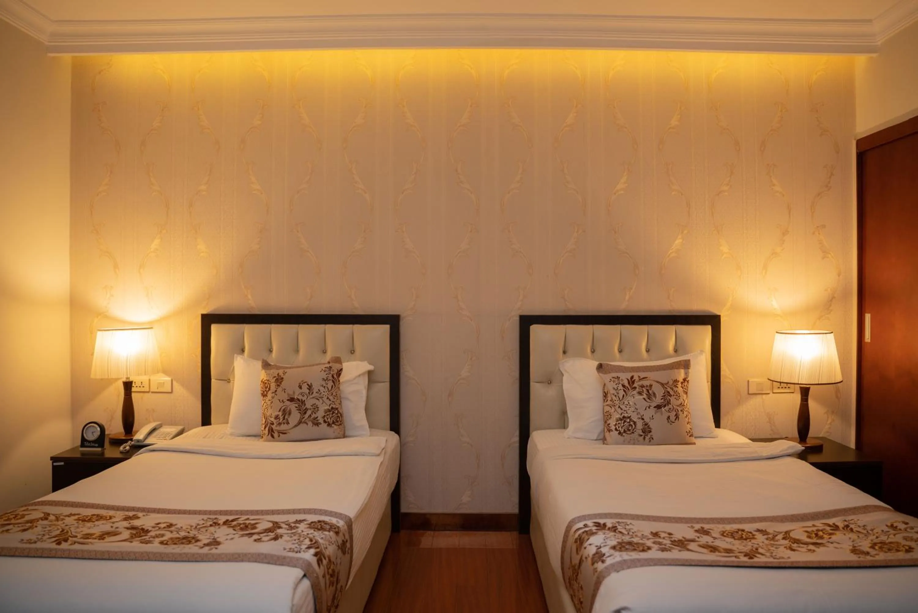 Bedroom, Bed in Tolip Olympia Hotel