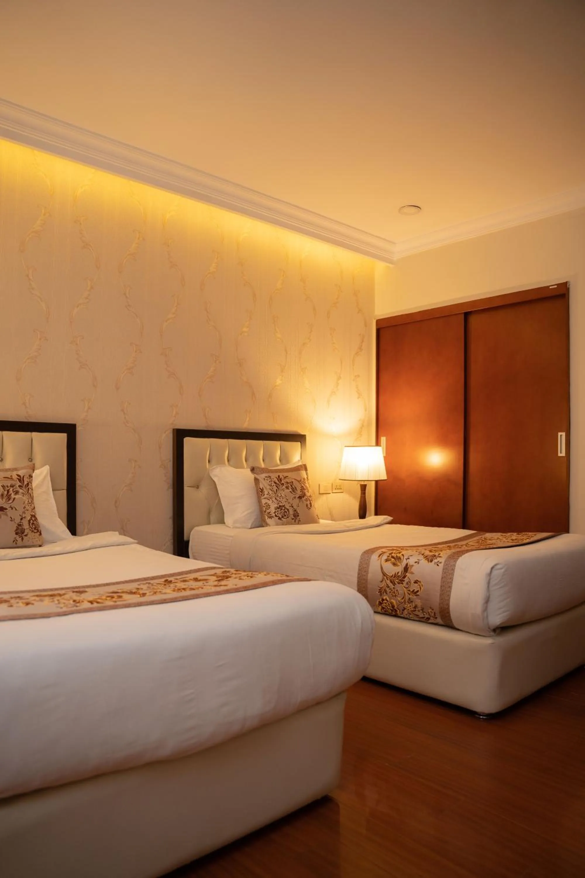 Bedroom, Bed in Tolip Olympia Hotel