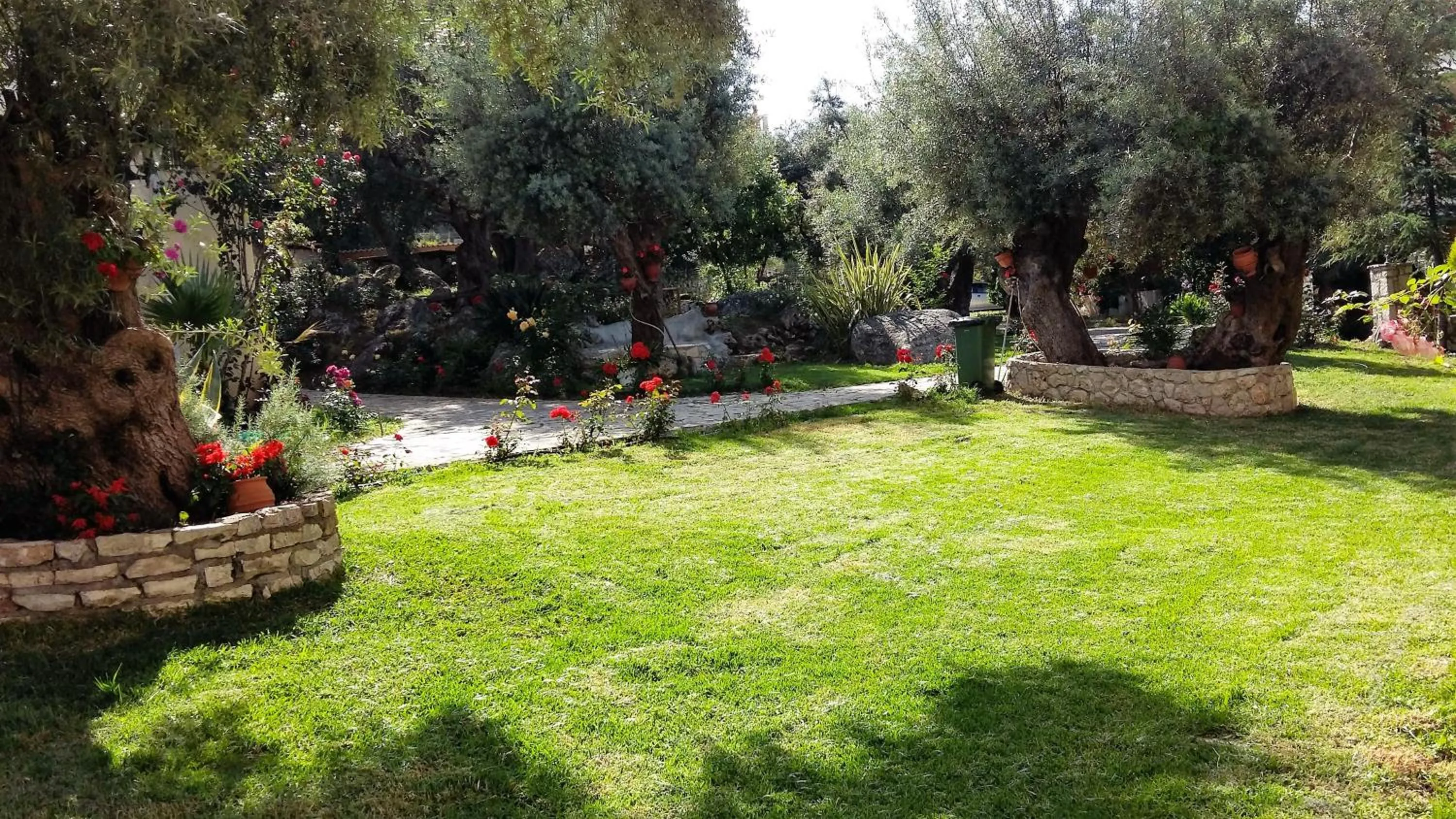 Garden in PHILIPPOS Hotel Apartments