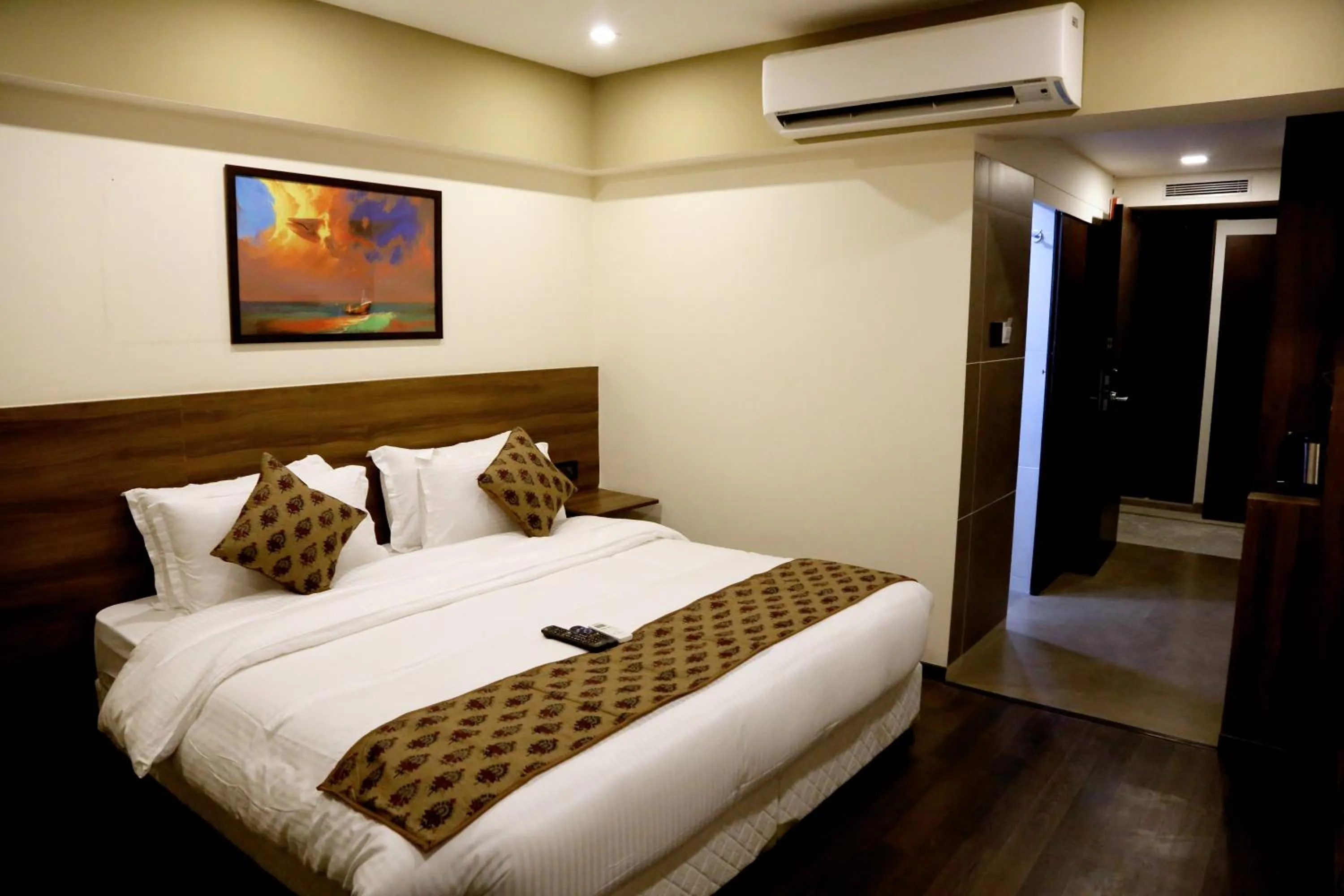 Bed in Hotel Mumbai House Andheri East, Mumbai
