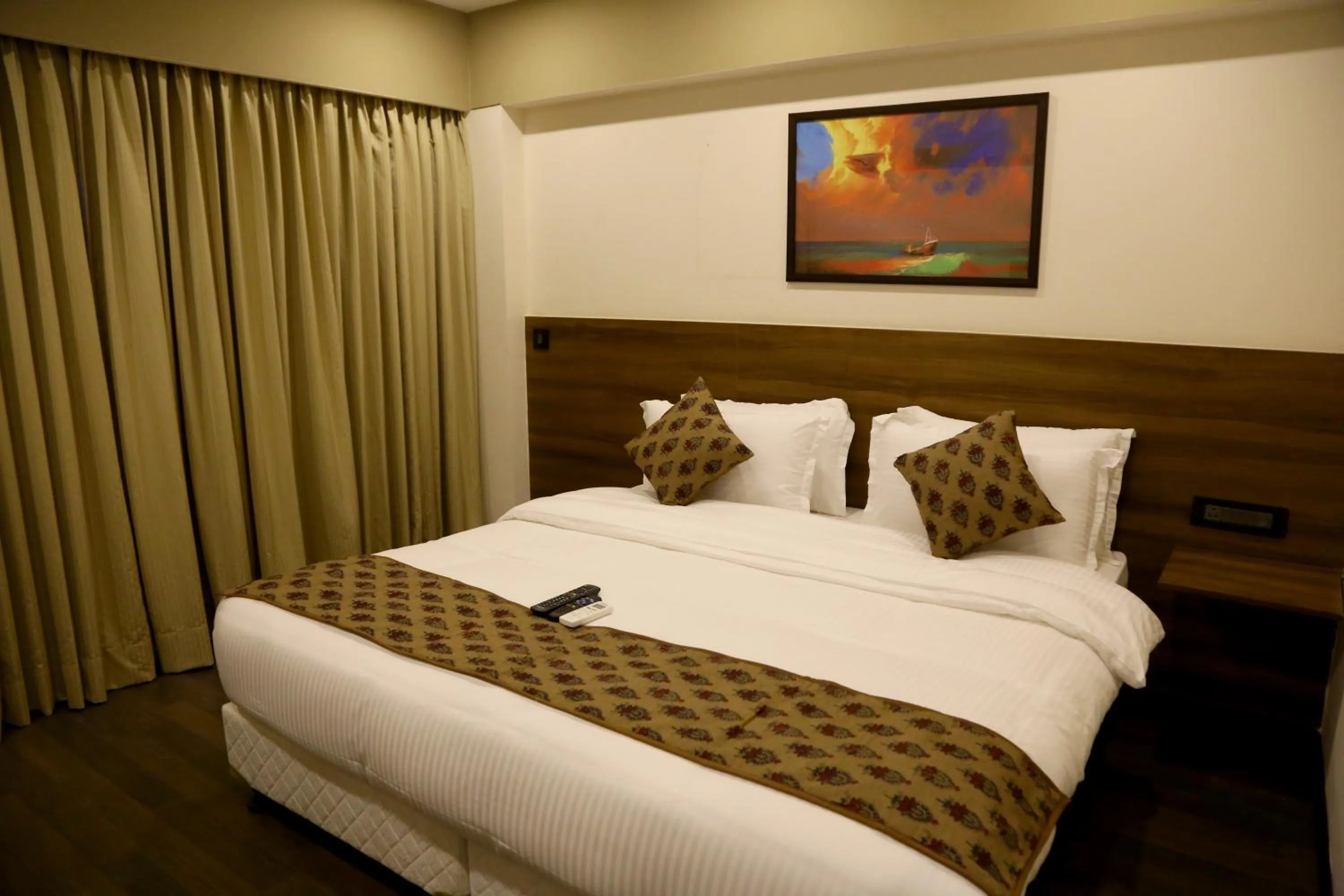 Bed in Hotel Mumbai House Andheri East, Mumbai