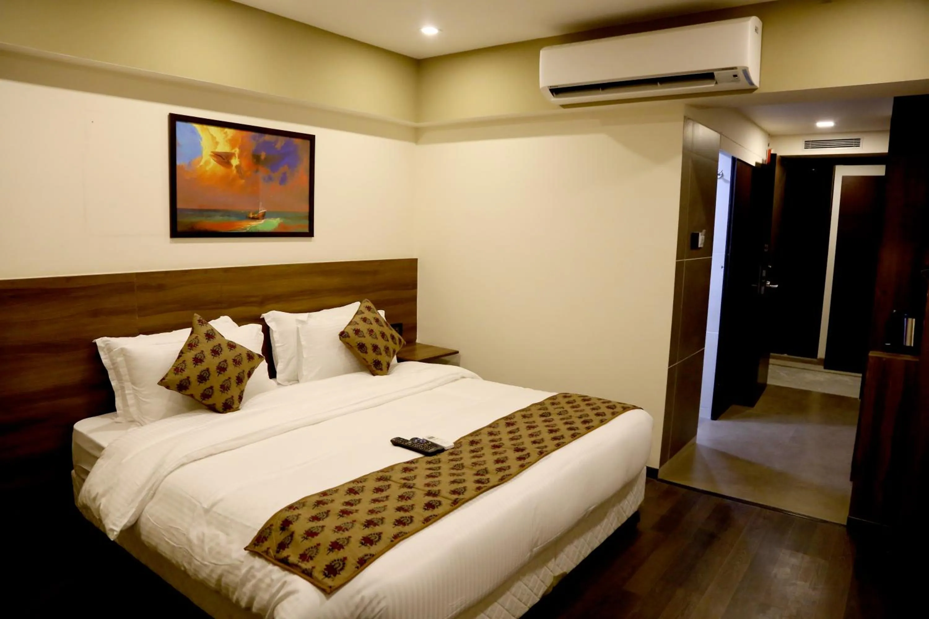 Bed in Hotel Mumbai House Andheri East, Mumbai