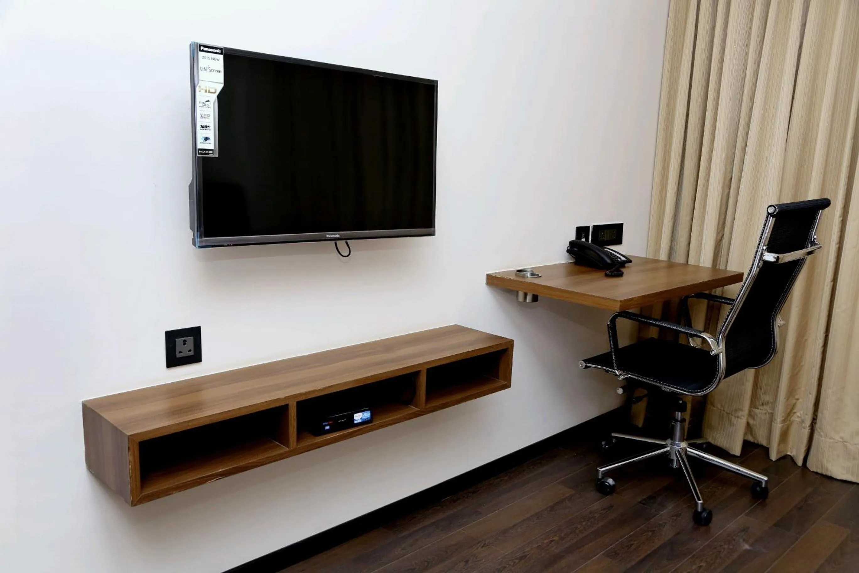Seating area in Hotel Mumbai House Andheri East, Mumbai