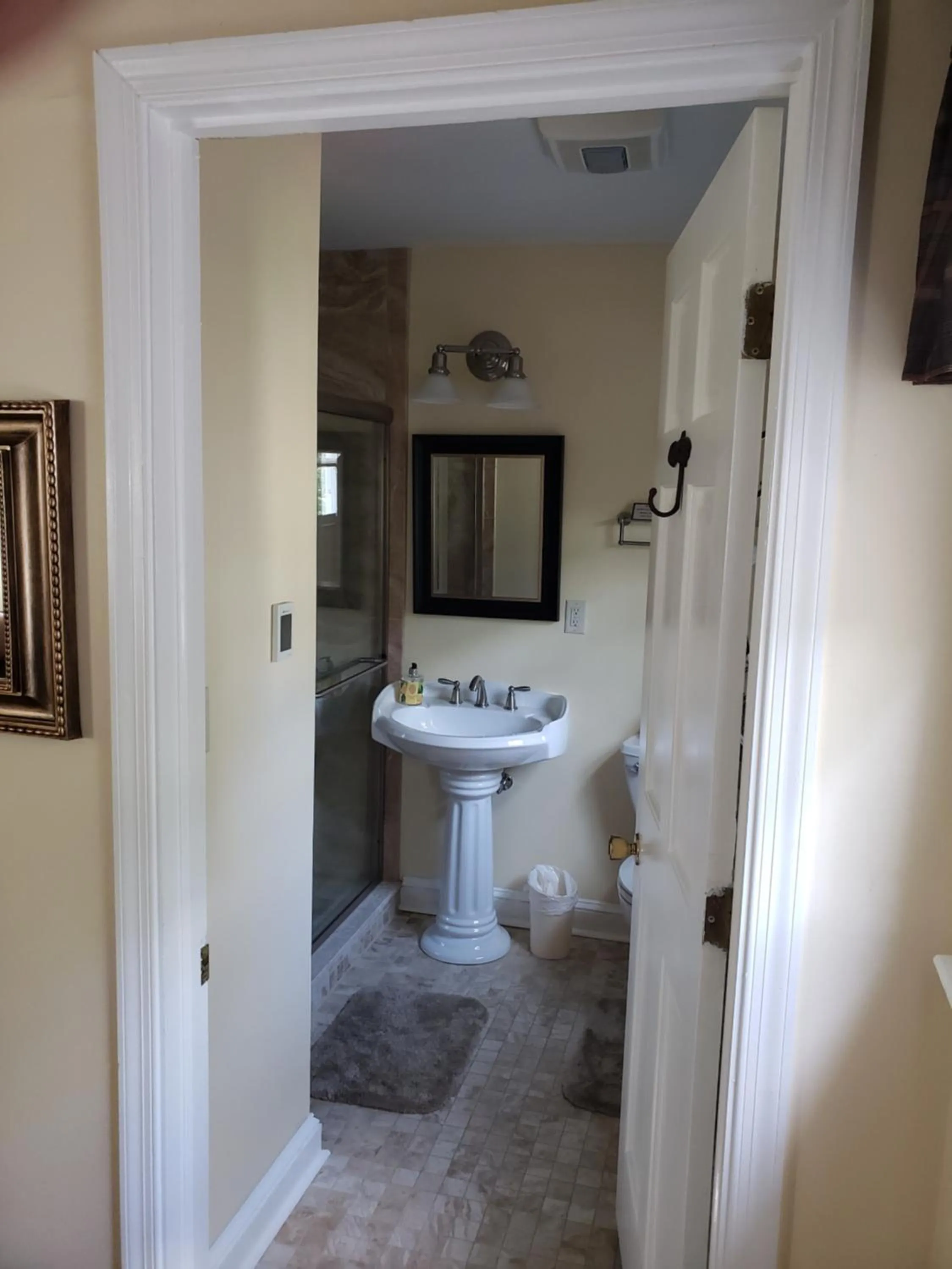 Bathroom in Miller-Dunham House B&B