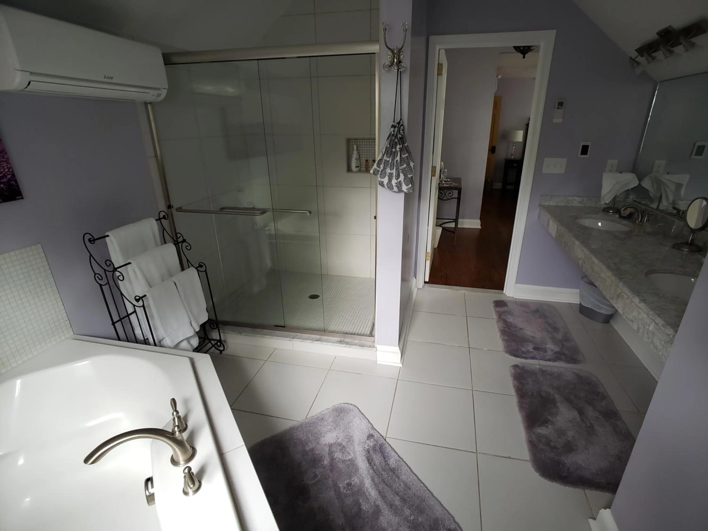 Bathroom in Miller-Dunham House B&B