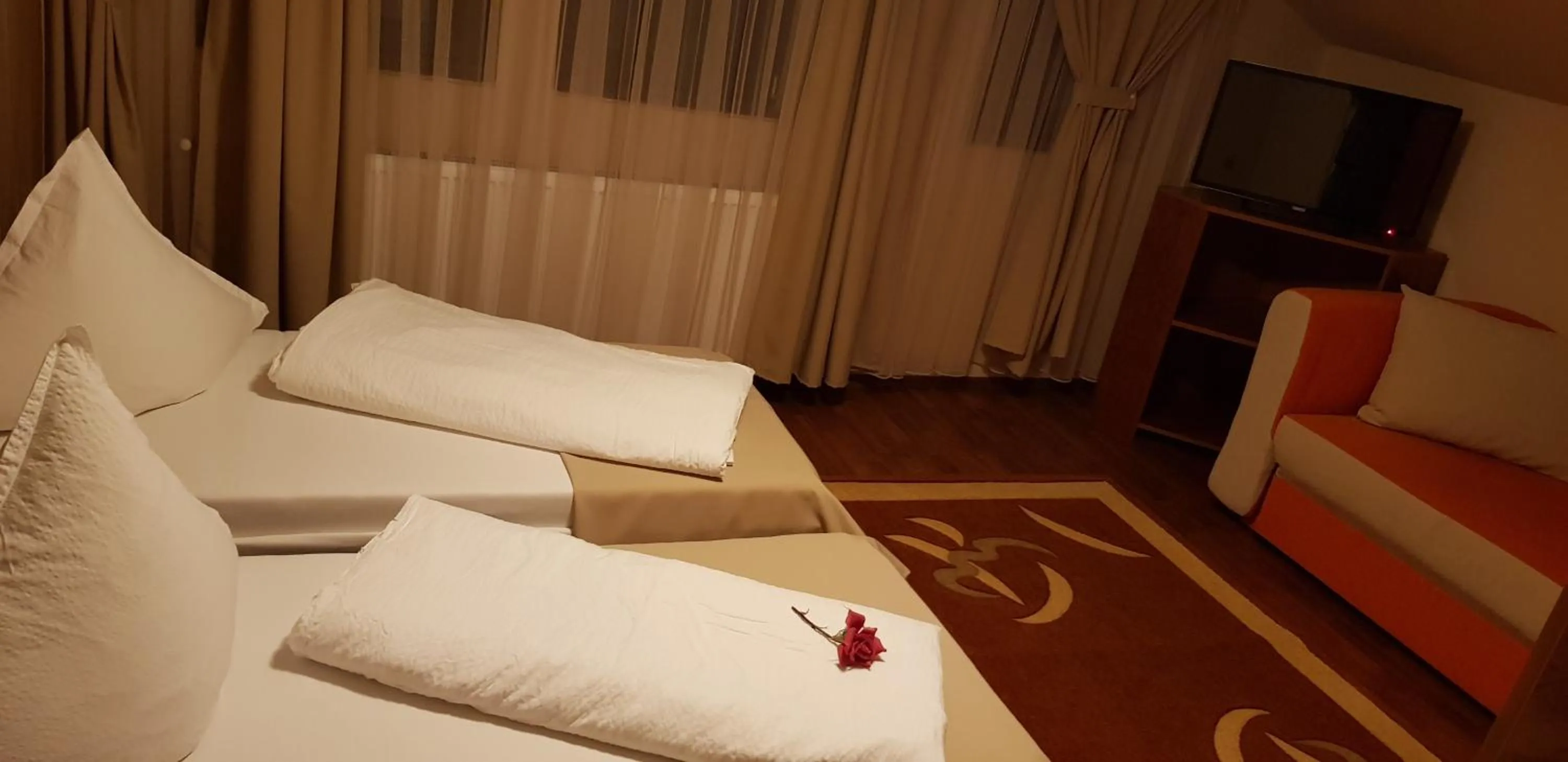 Photo of the whole room, Bed in Complex Turistic Caprioara