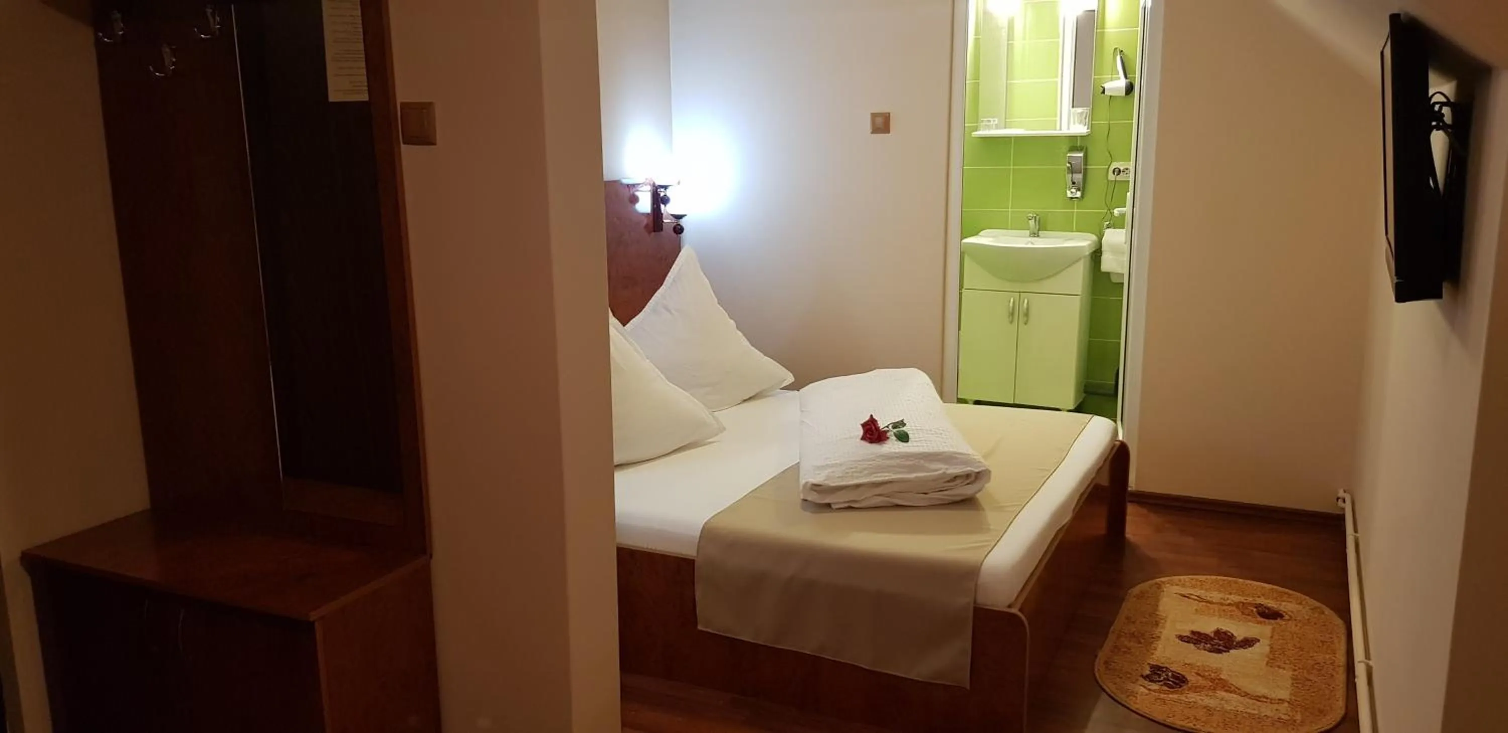 Bed in Complex Turistic Caprioara