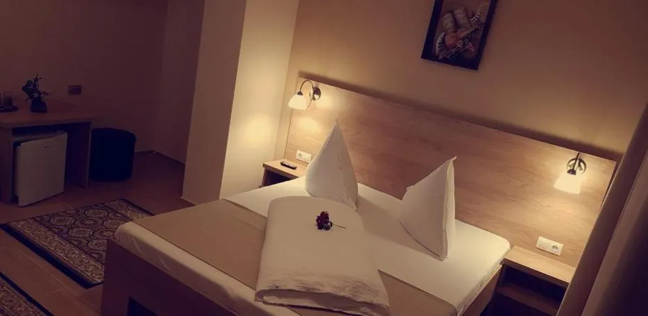 Photo of the whole room, Bed in Complex Turistic Caprioara