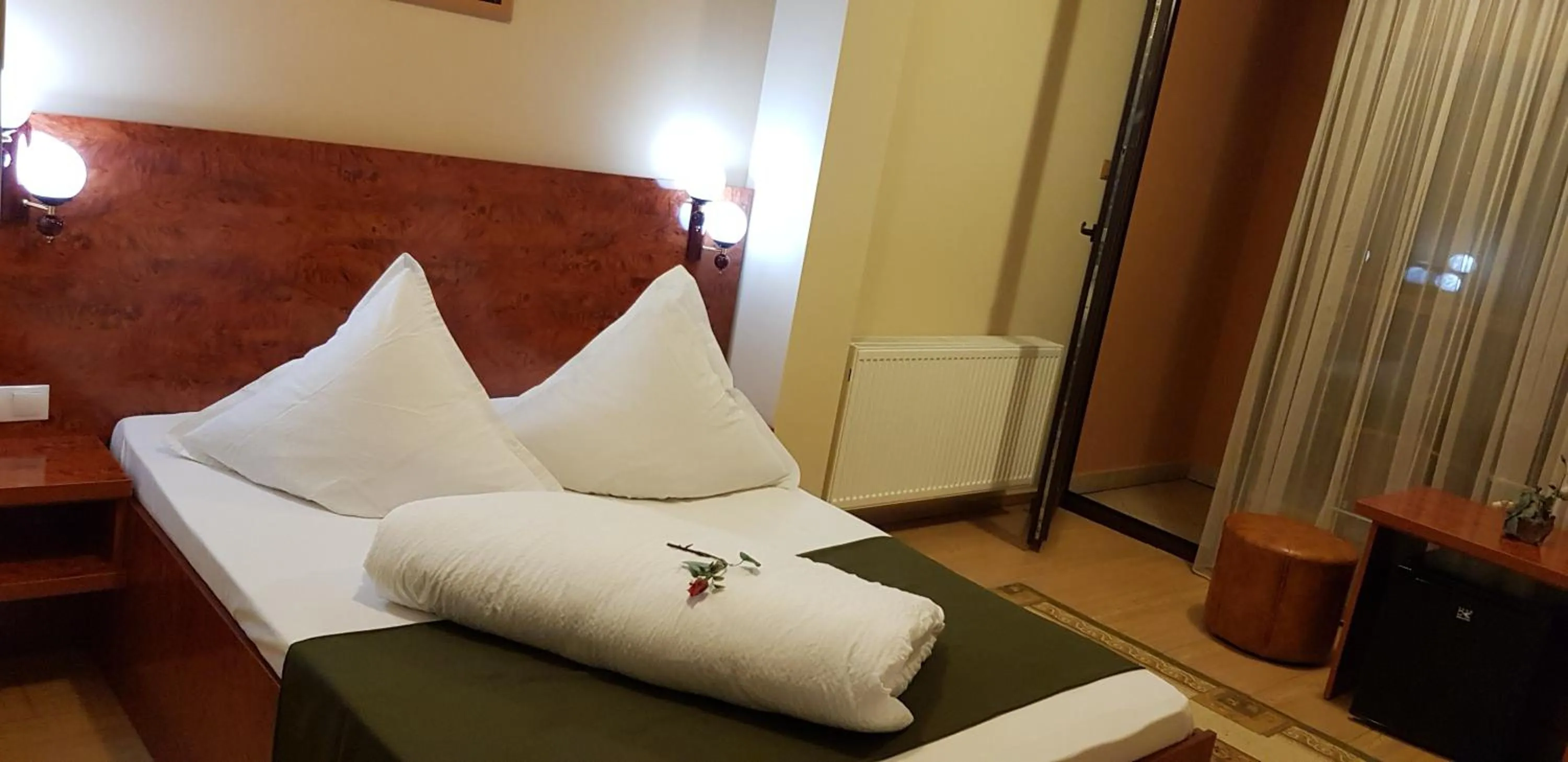 Bed in Complex Turistic Caprioara