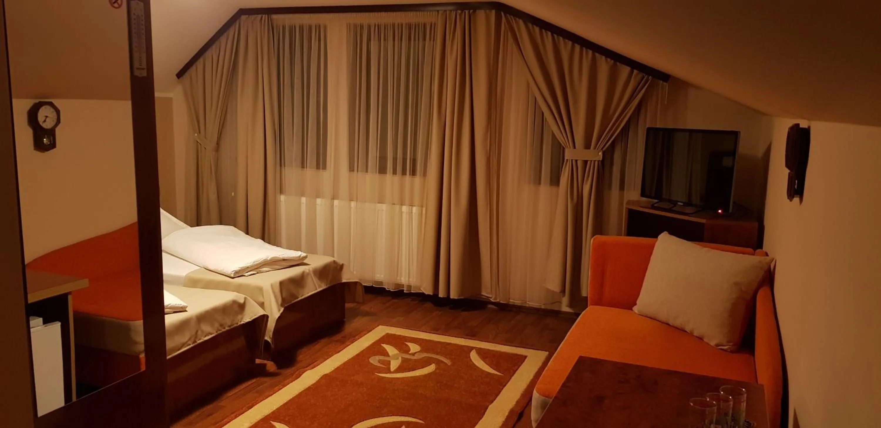 Bed in Complex Turistic Caprioara