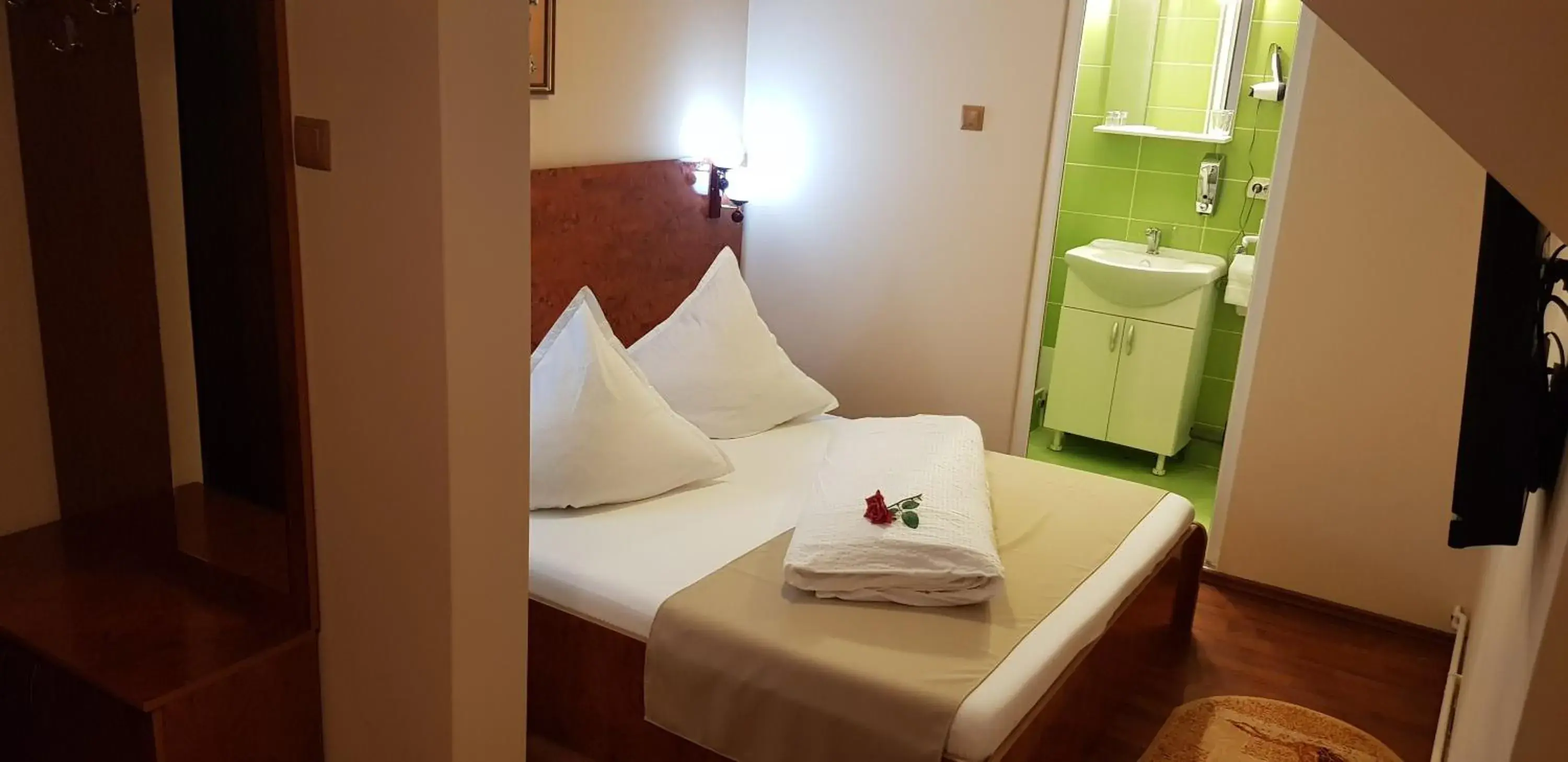 Double or Twin Room in Complex Turistic Caprioara Double or Twin Room in Complex Turistic Caprioara