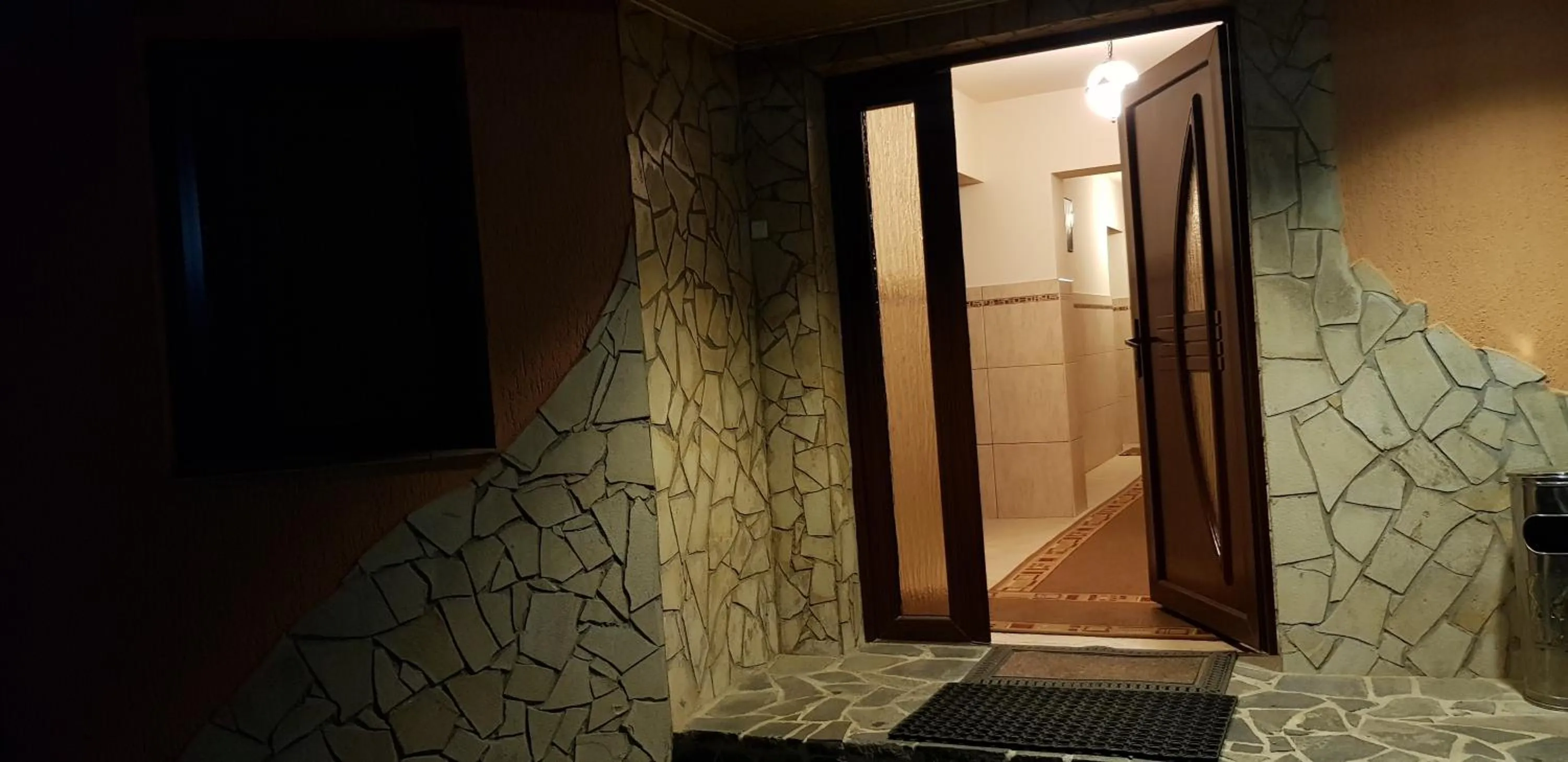 Facade/entrance in Complex Turistic Caprioara