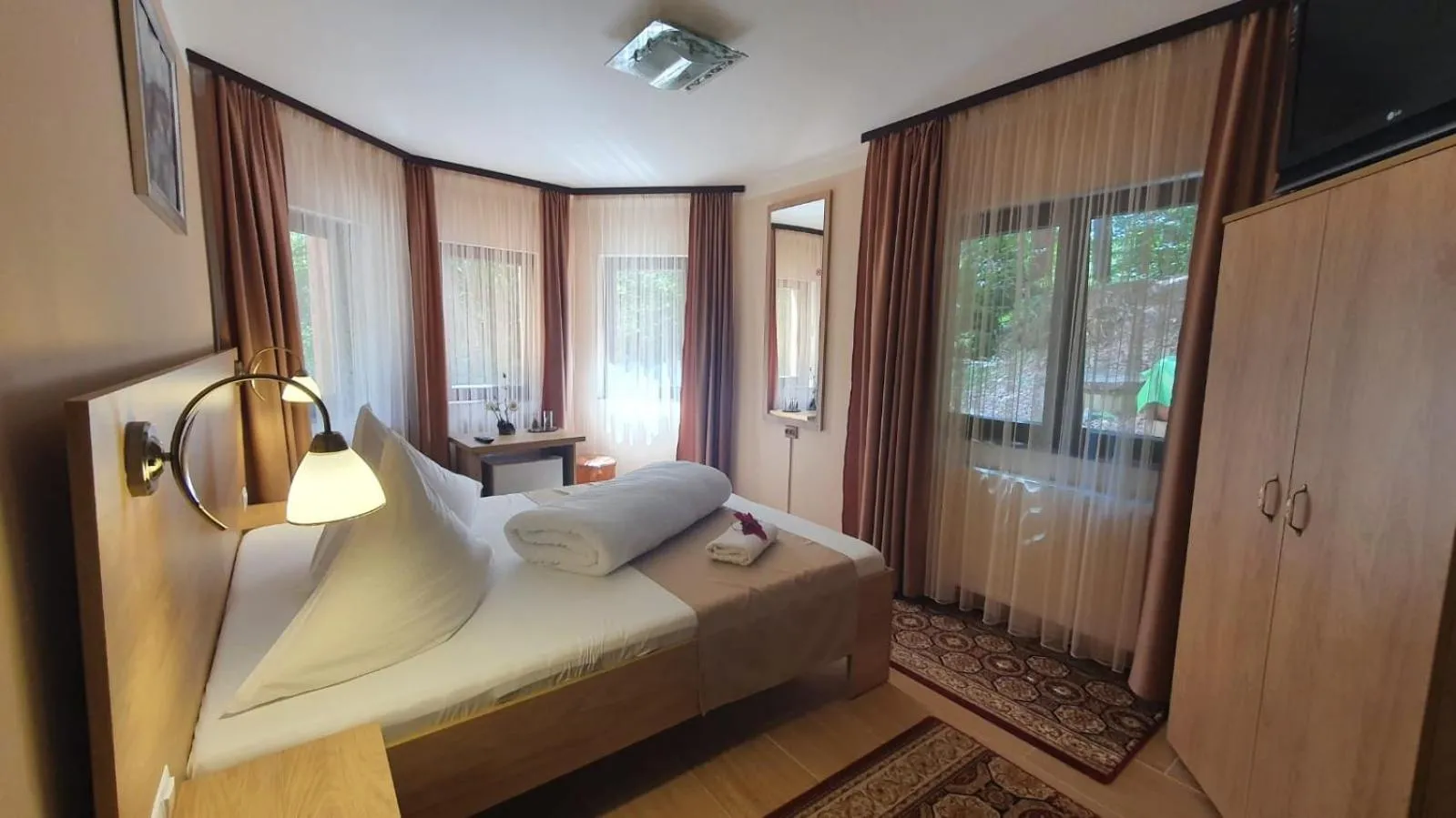 Bed in Complex Turistic Caprioara