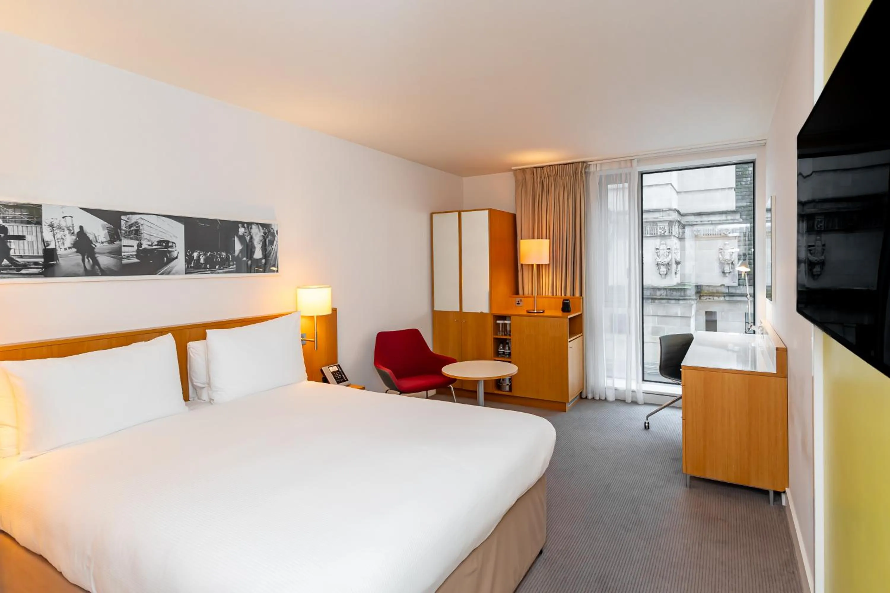 Bed in DoubleTree by Hilton Hotel London - Tower of London