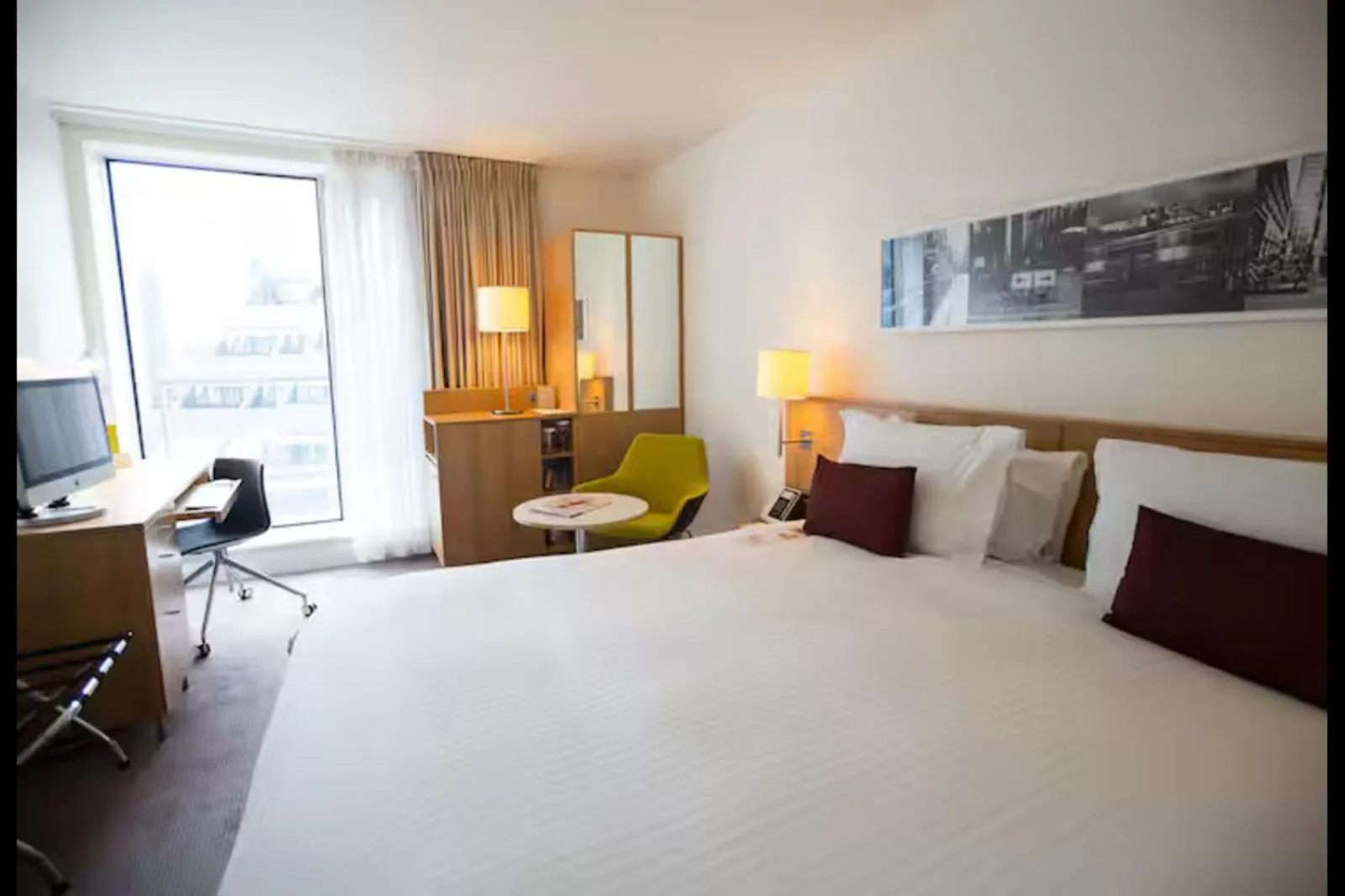 Bedroom, Bed in DoubleTree by Hilton Hotel London - Tower of London