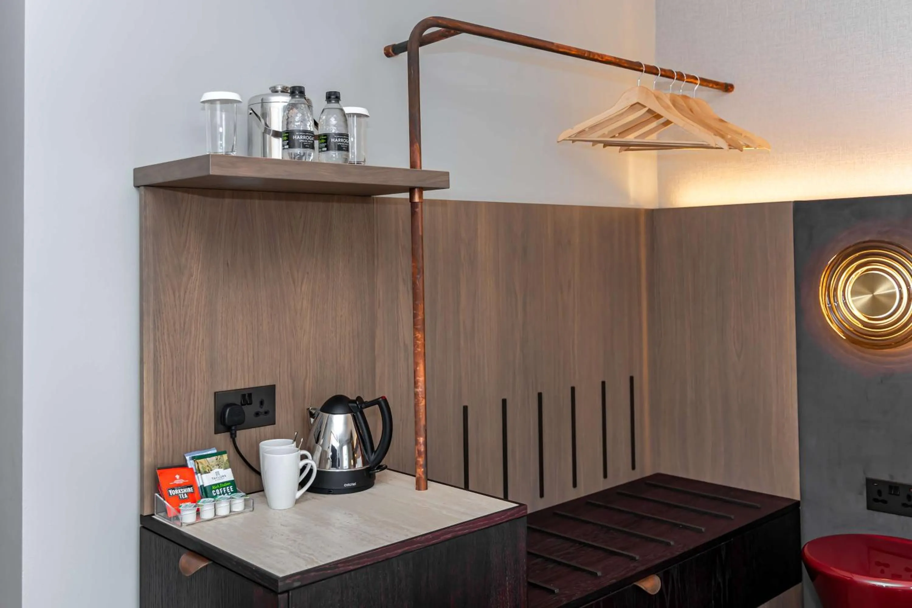 Coffee/tea facilities in DoubleTree by Hilton Hotel London - Tower of London