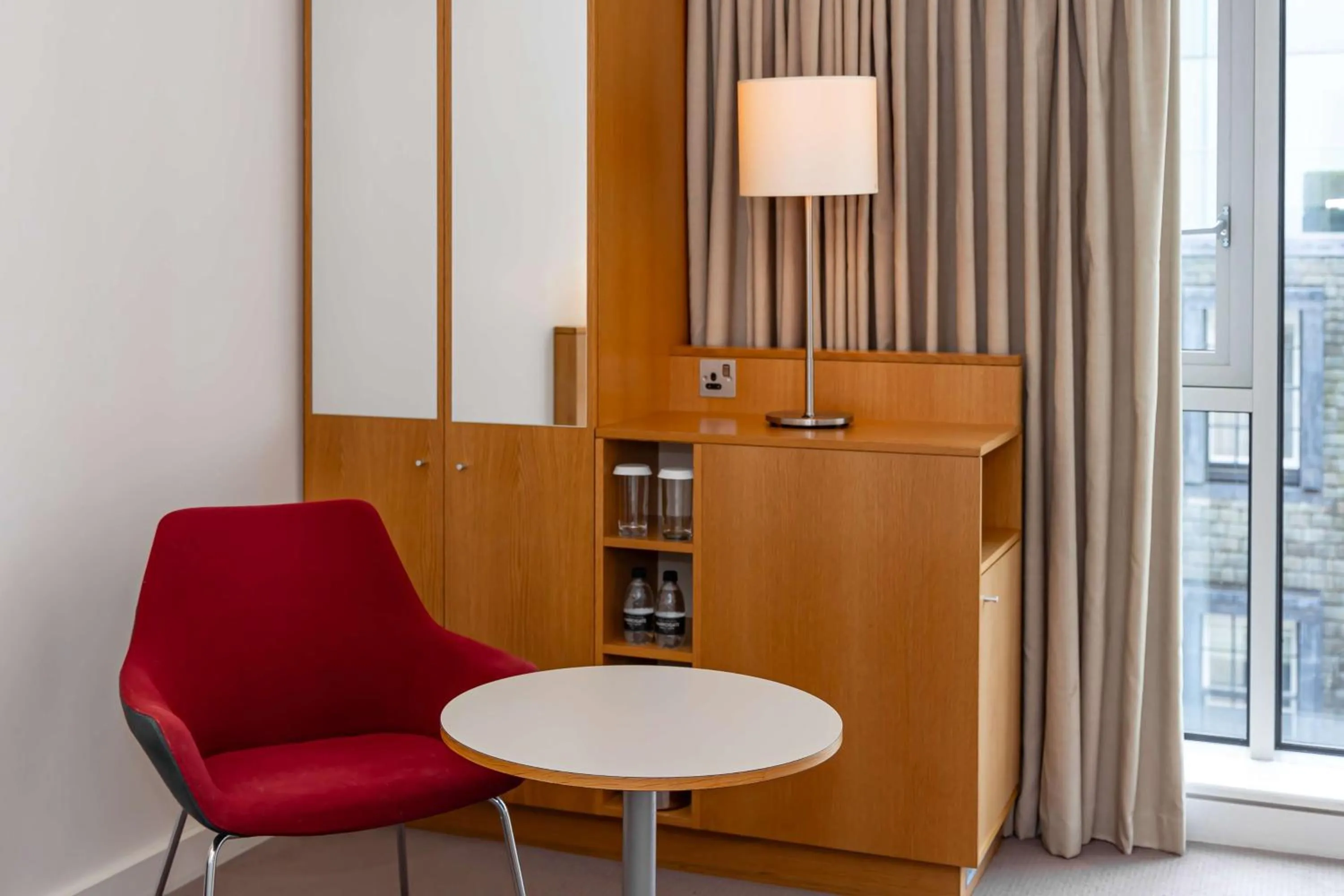 Photo of the whole room in DoubleTree by Hilton Hotel London - Tower of London