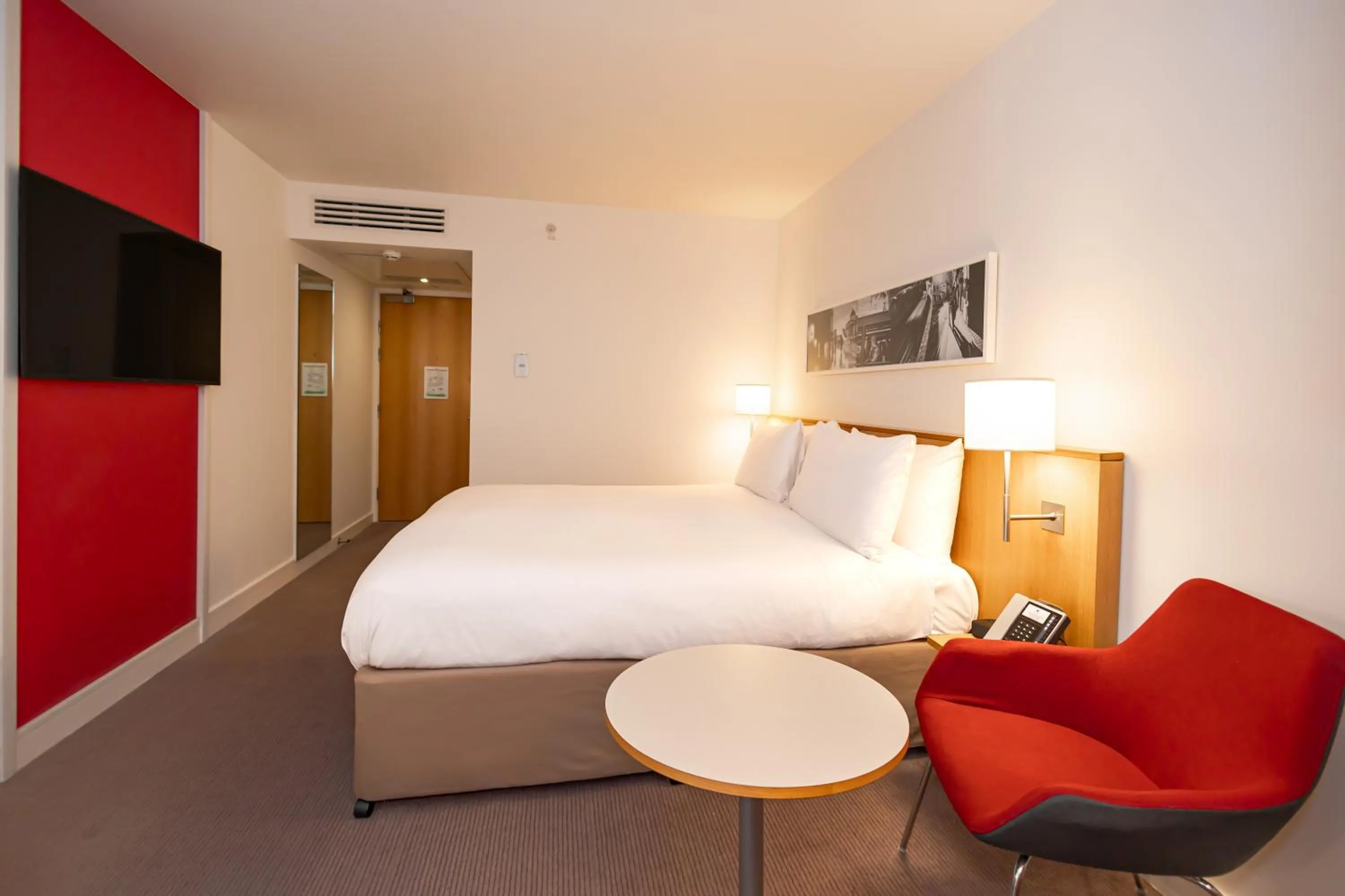 Bed in DoubleTree by Hilton Hotel London - Tower of London