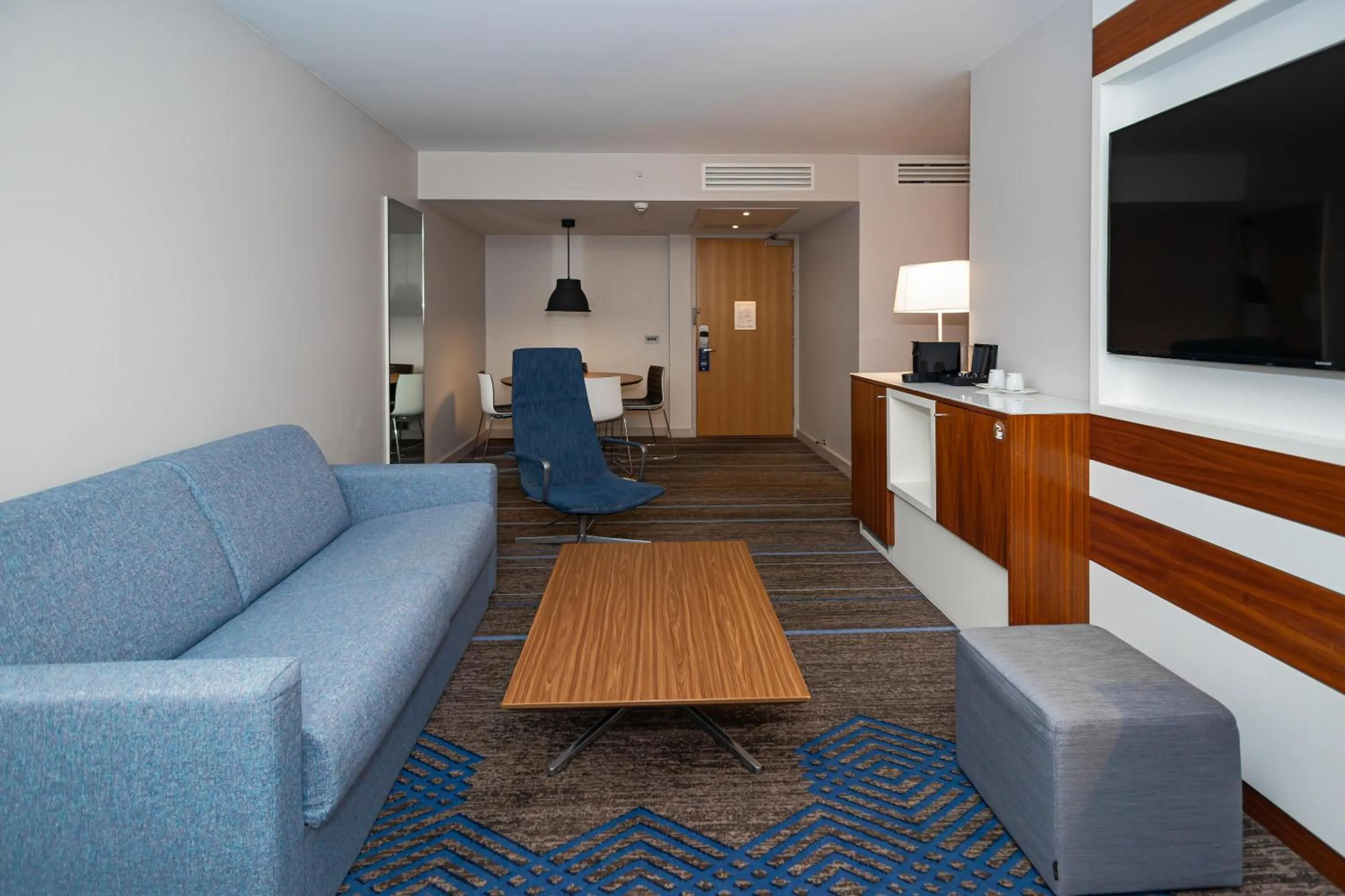 Living room in DoubleTree by Hilton Hotel London - Tower of London