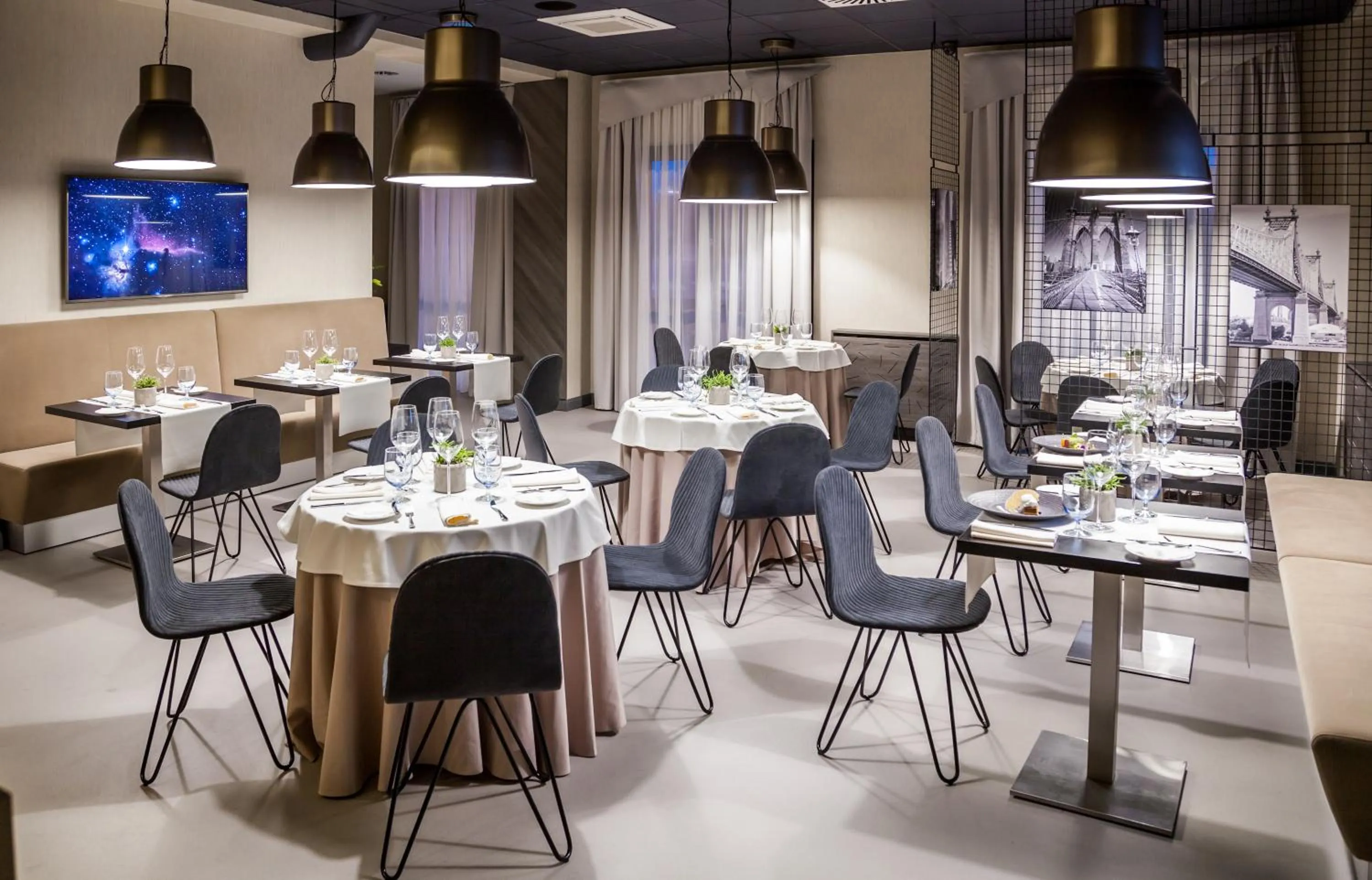 Restaurant/places to eat in Galaxy Hotel