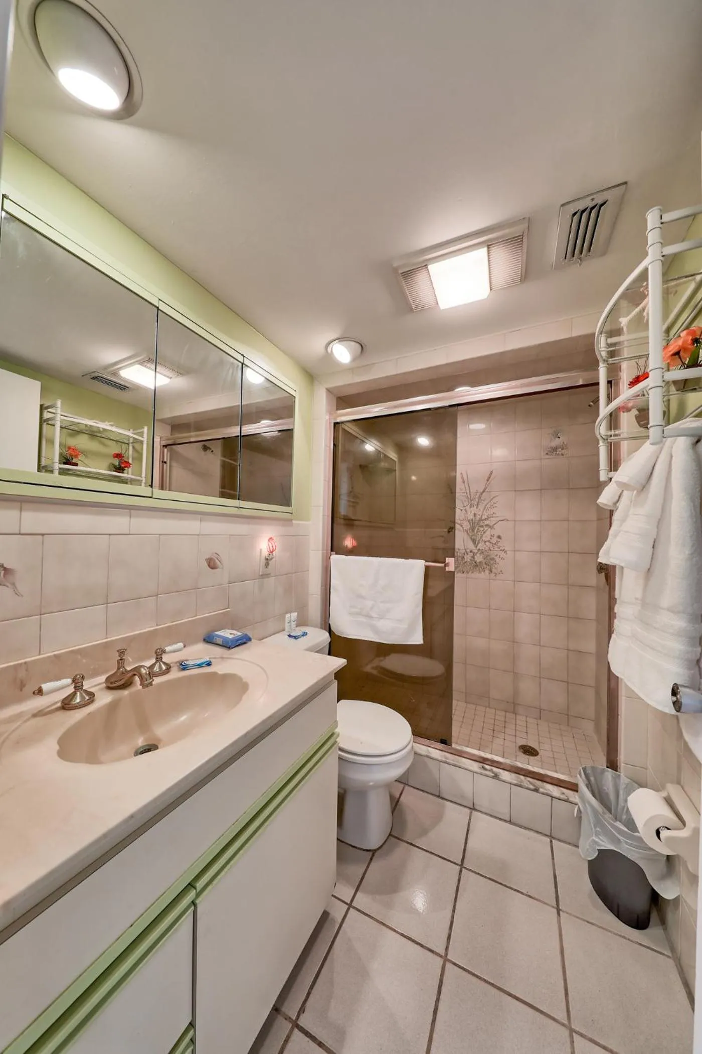 Shower in BeachTrail Lodging
