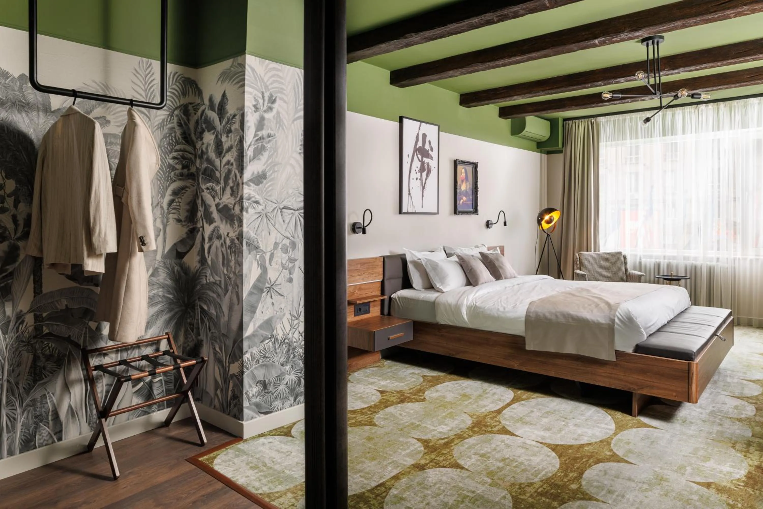 Bed in Bucharest Comfort Suites Hotel