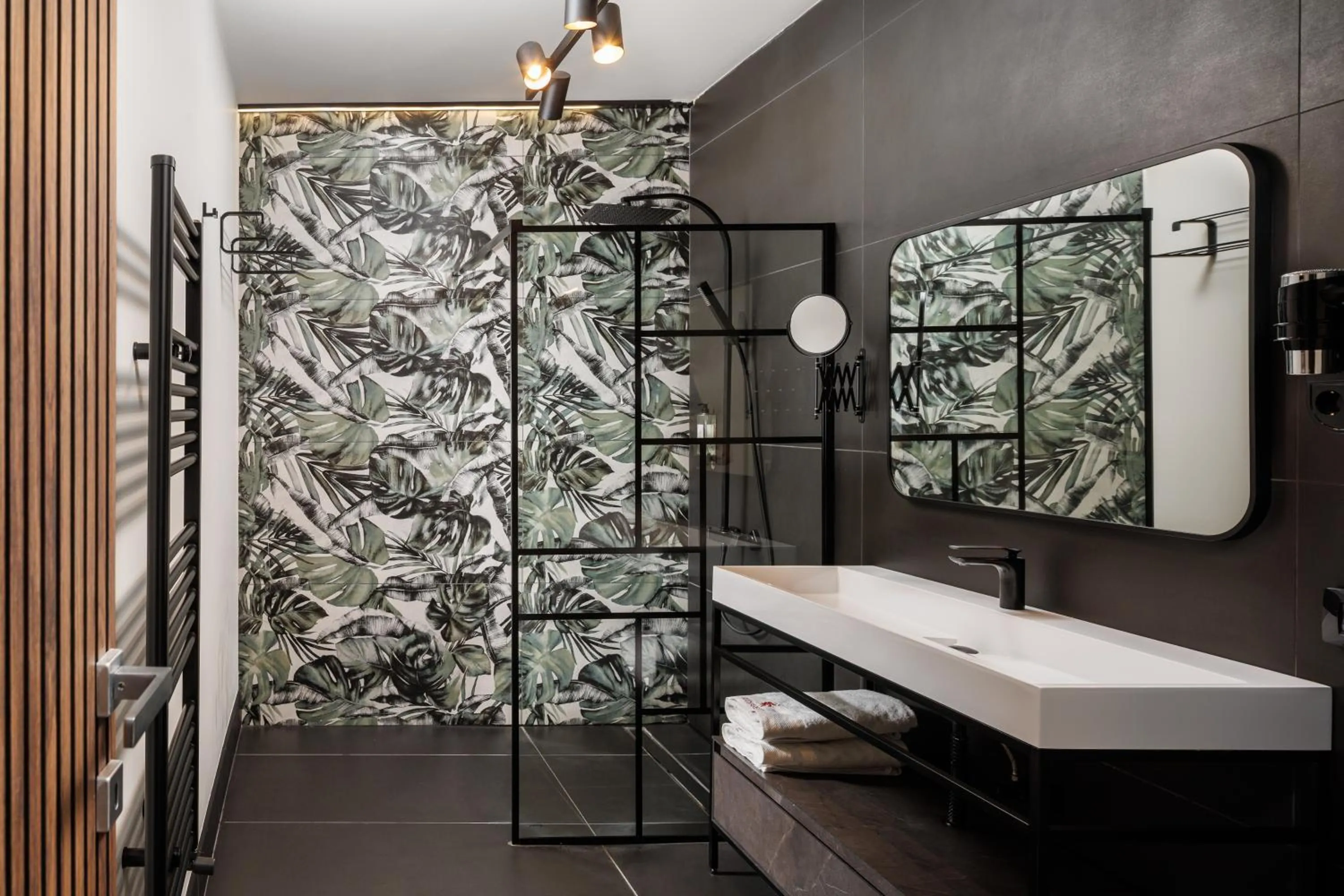 Shower in Bucharest Comfort Suites Hotel