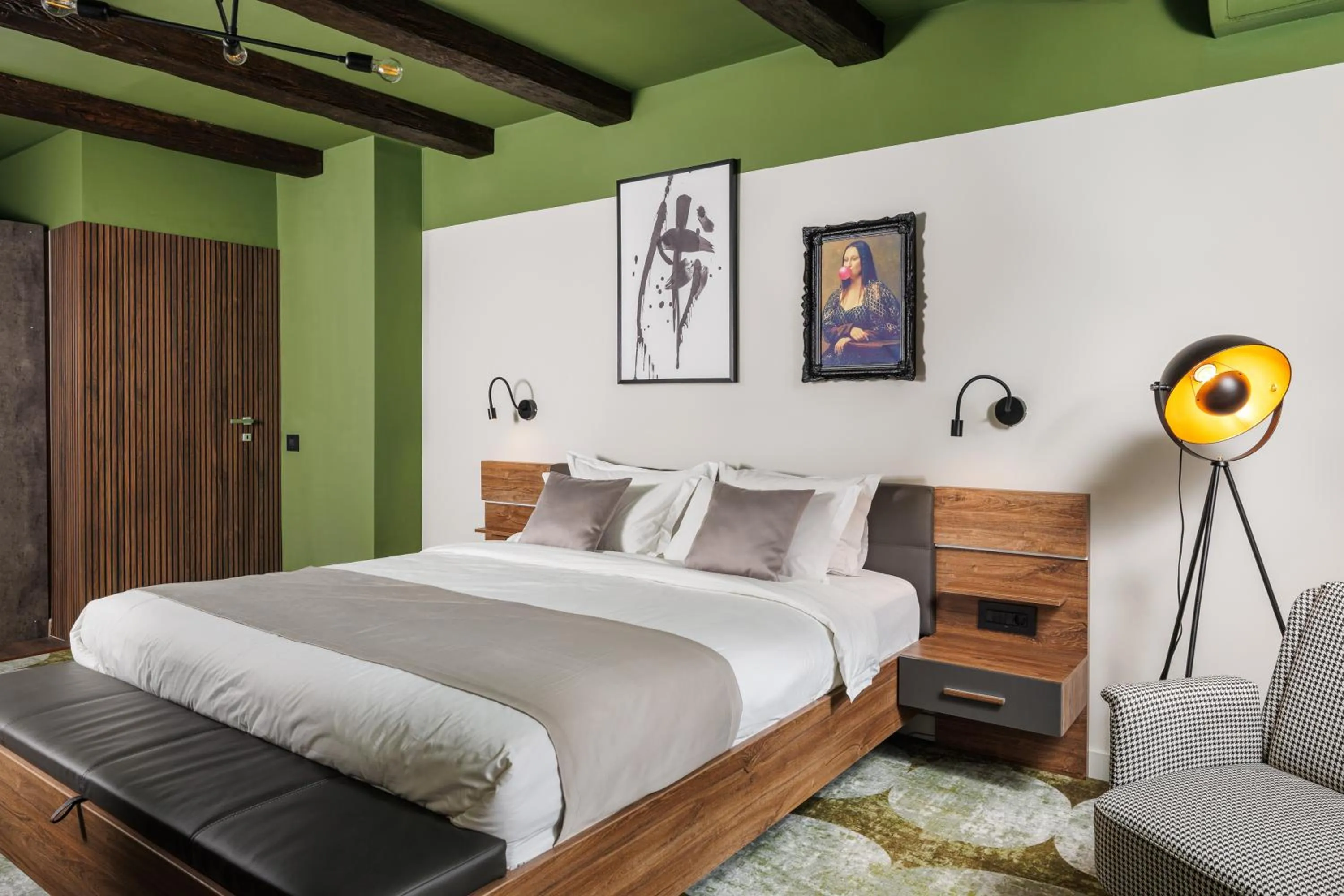 Bed in Bucharest Comfort Suites Hotel